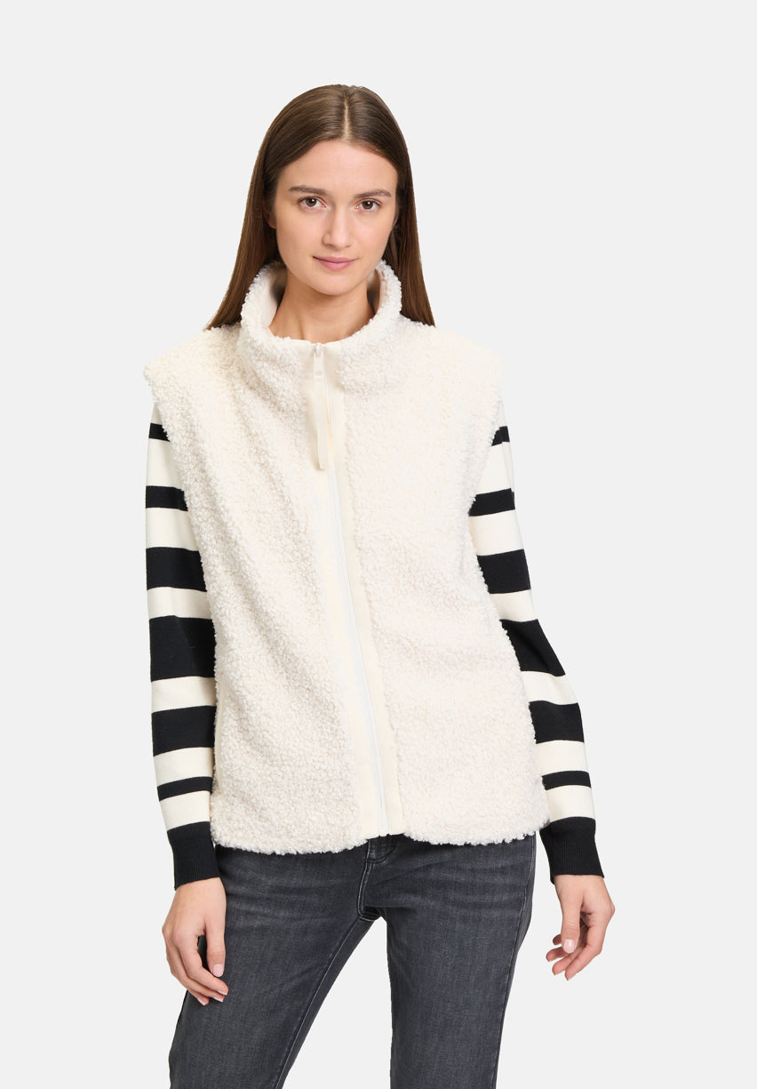 Betty Barclay_White Sand_Faux Fur Vest with Pockets_4447-3278_1032_02