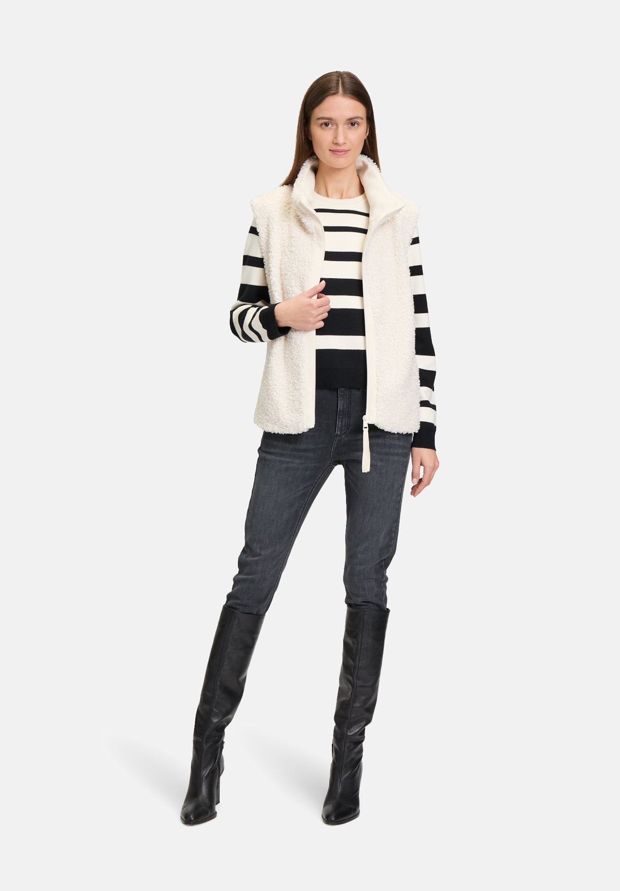 Betty Barclay_White Sand_Faux Fur Vest with Pockets_4447-3278_1032_03