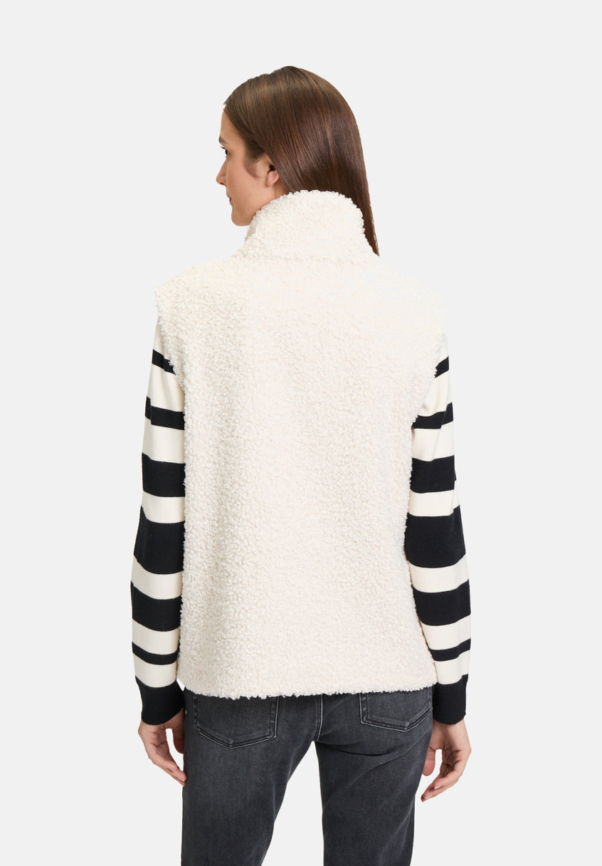 Betty Barclay_White Sand_Faux Fur Vest with Pockets_4447-3278_1032_04