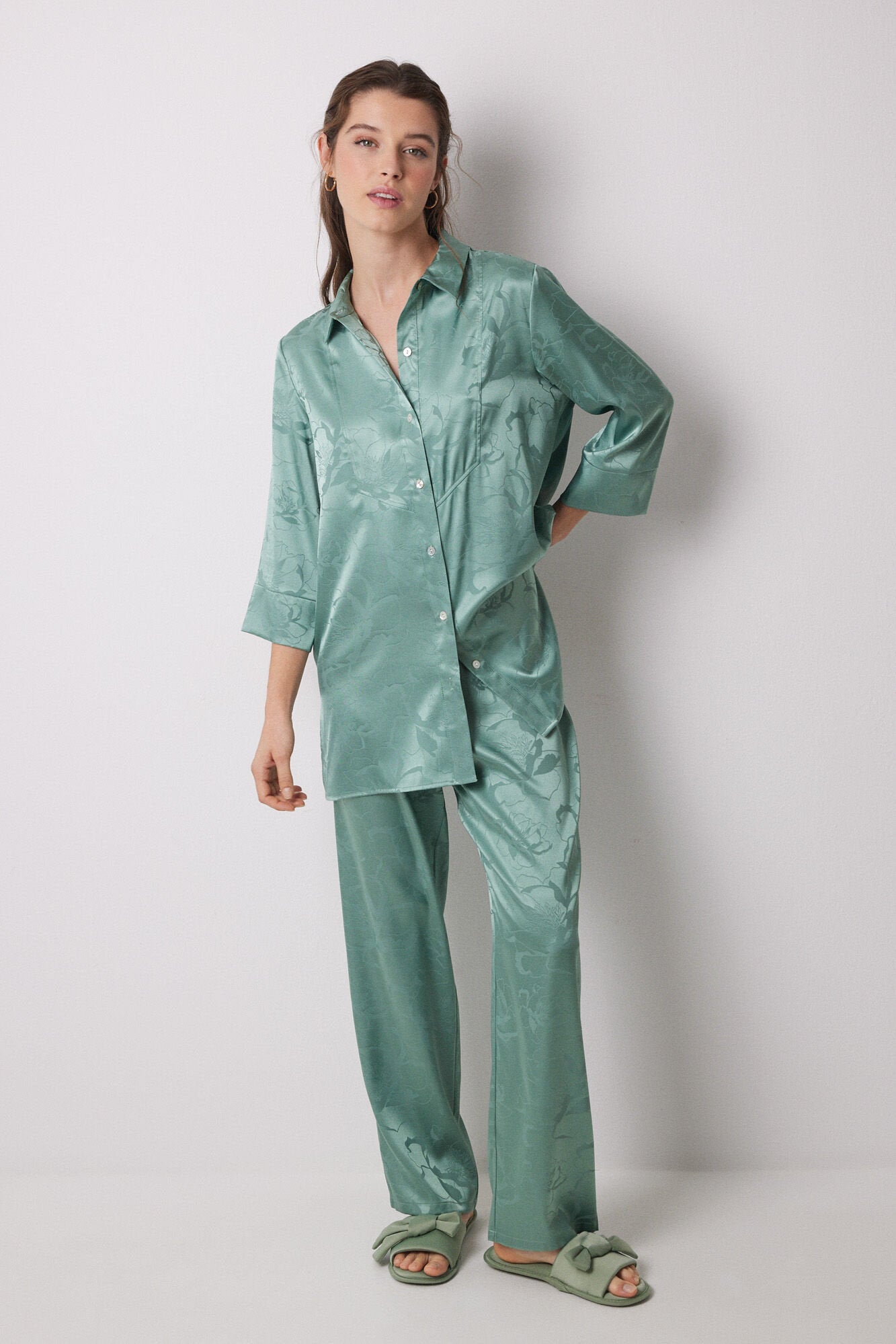 Women Secret_Long Green Jacquard Satin Pajama Shirt_4469713_21_01