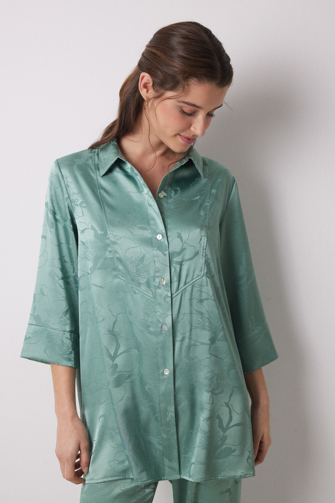 Women Secret_Long Green Jacquard Satin Pajama Shirt_4469713_21_03