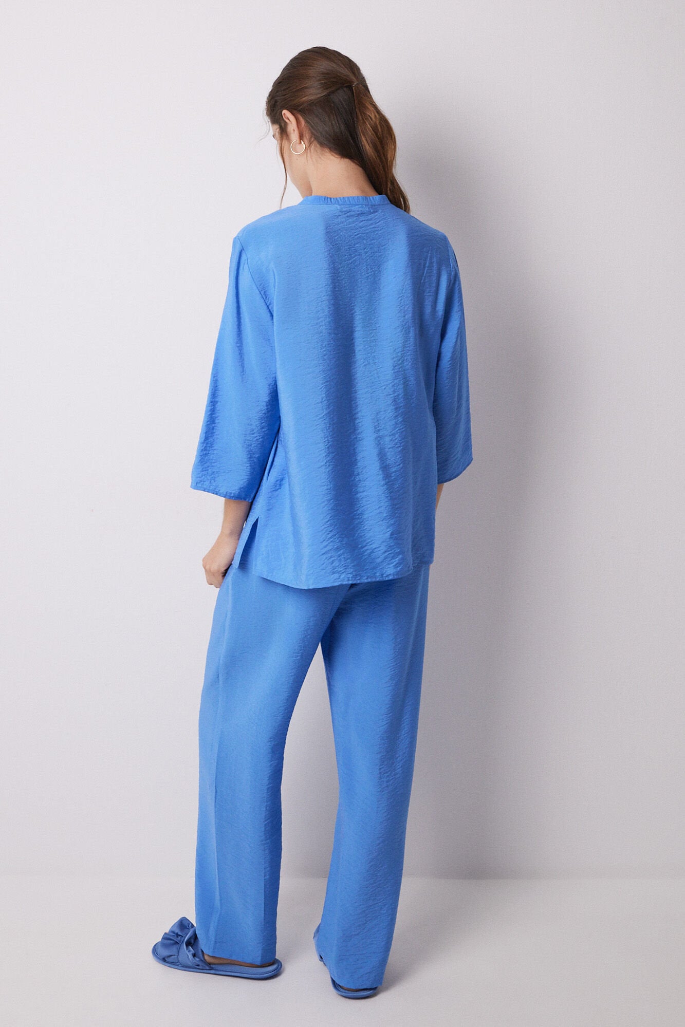 Women Secret_Long Blue Pleated Satin Pajama Shirt_4469714_19_07