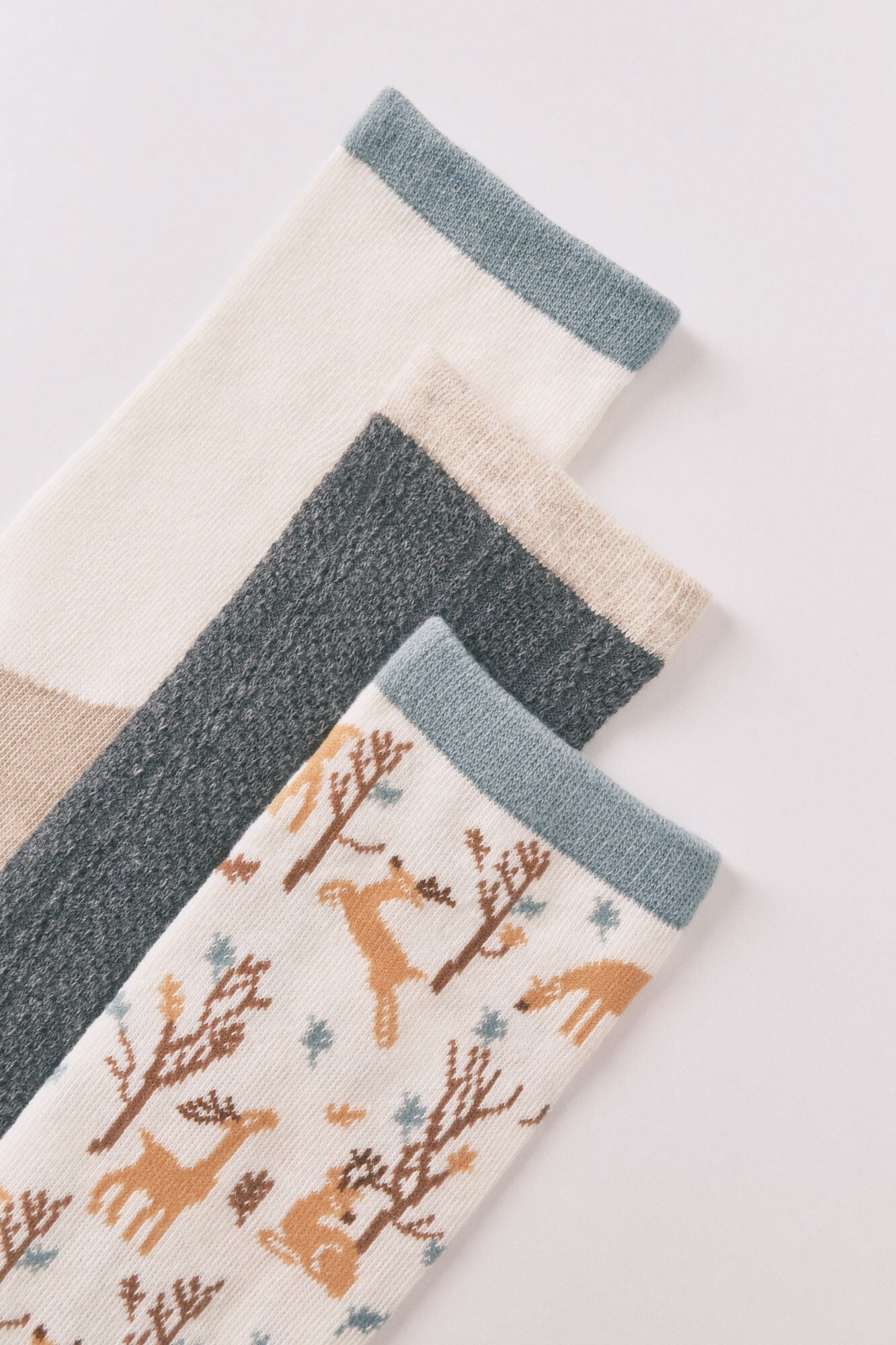 Women Secret_Multicoloured_Pack of 3 Long Pine Socks_4482709_98_02