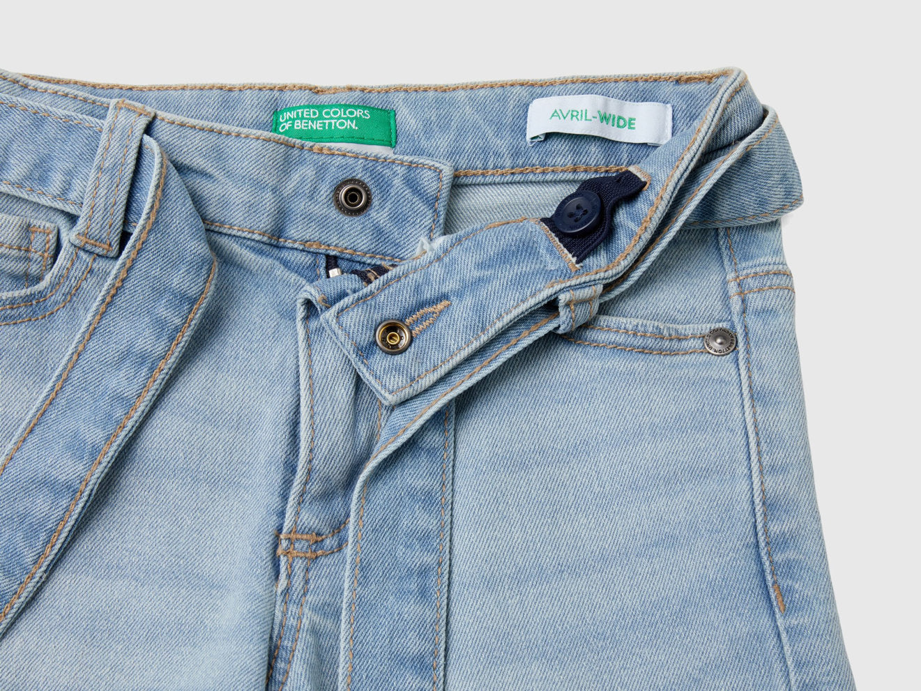 Wide Fit Jeans In "Eco-Recycle" Denim_45ONGE01Y_902_03