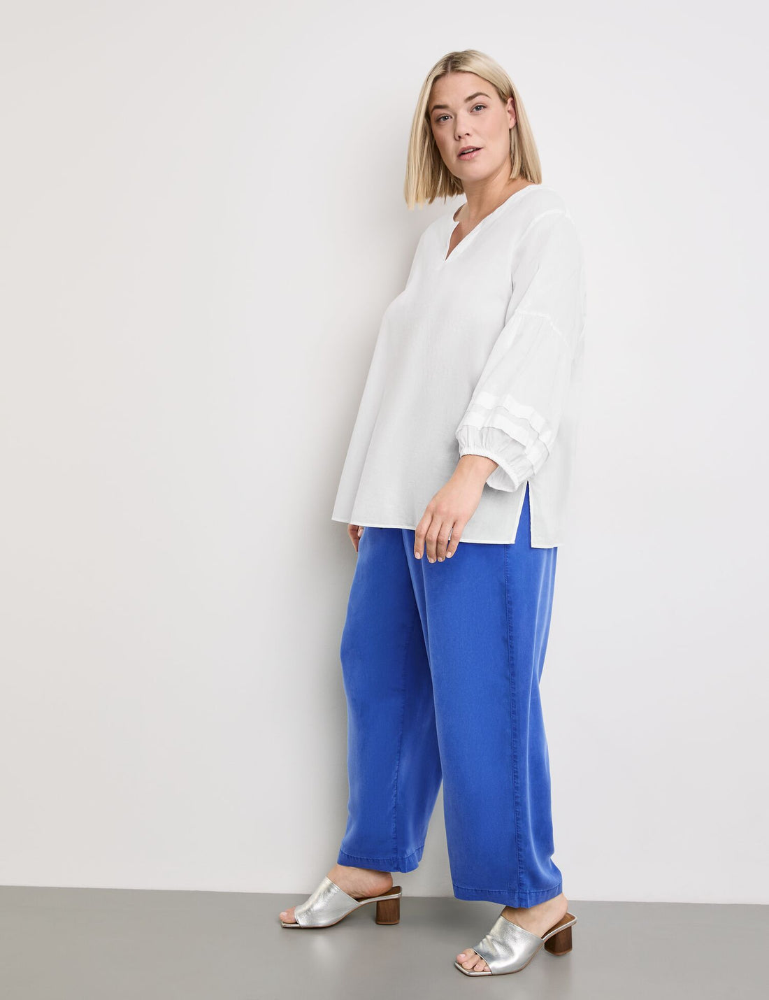 Lightweight Cotton Blouse With Balloon Sleeves_460031-21059_9600_02