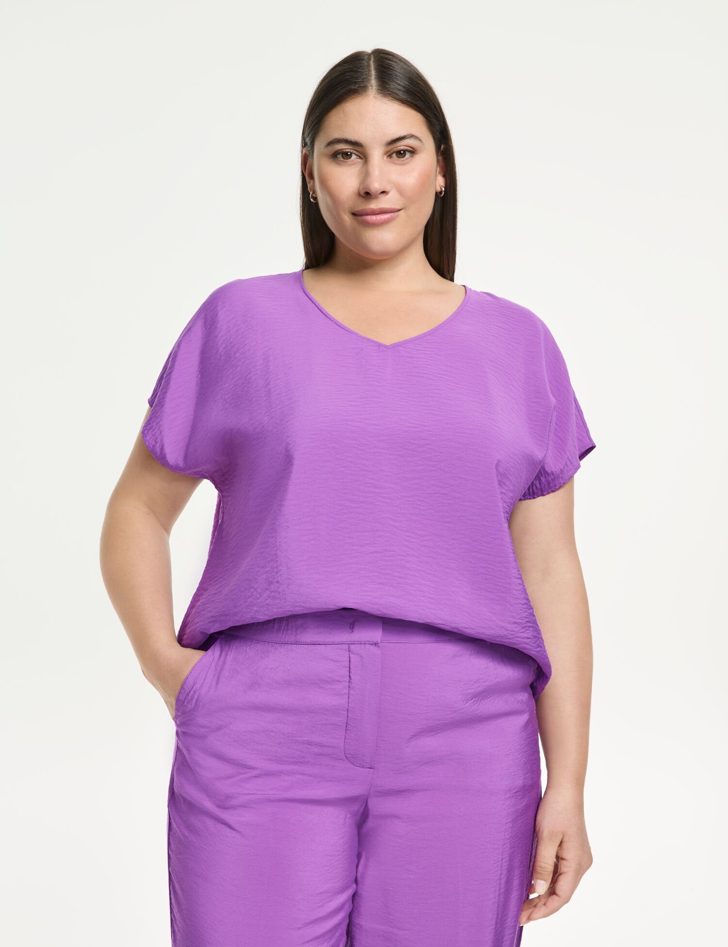 Blouse Top With A Subtle Shimmer_460040-21052_3470_01