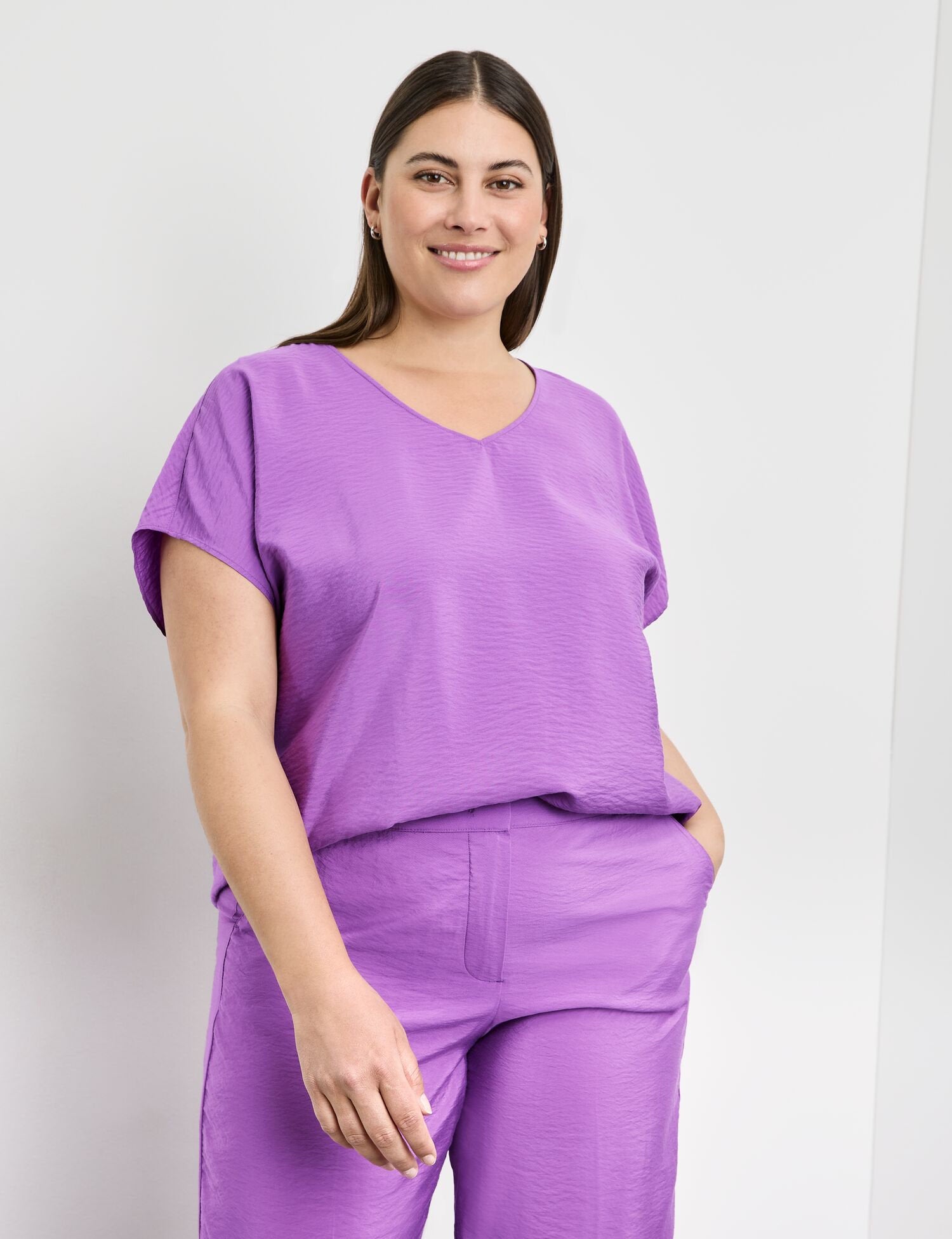 Blouse Top With A Subtle Shimmer_460040-21052_3470_03