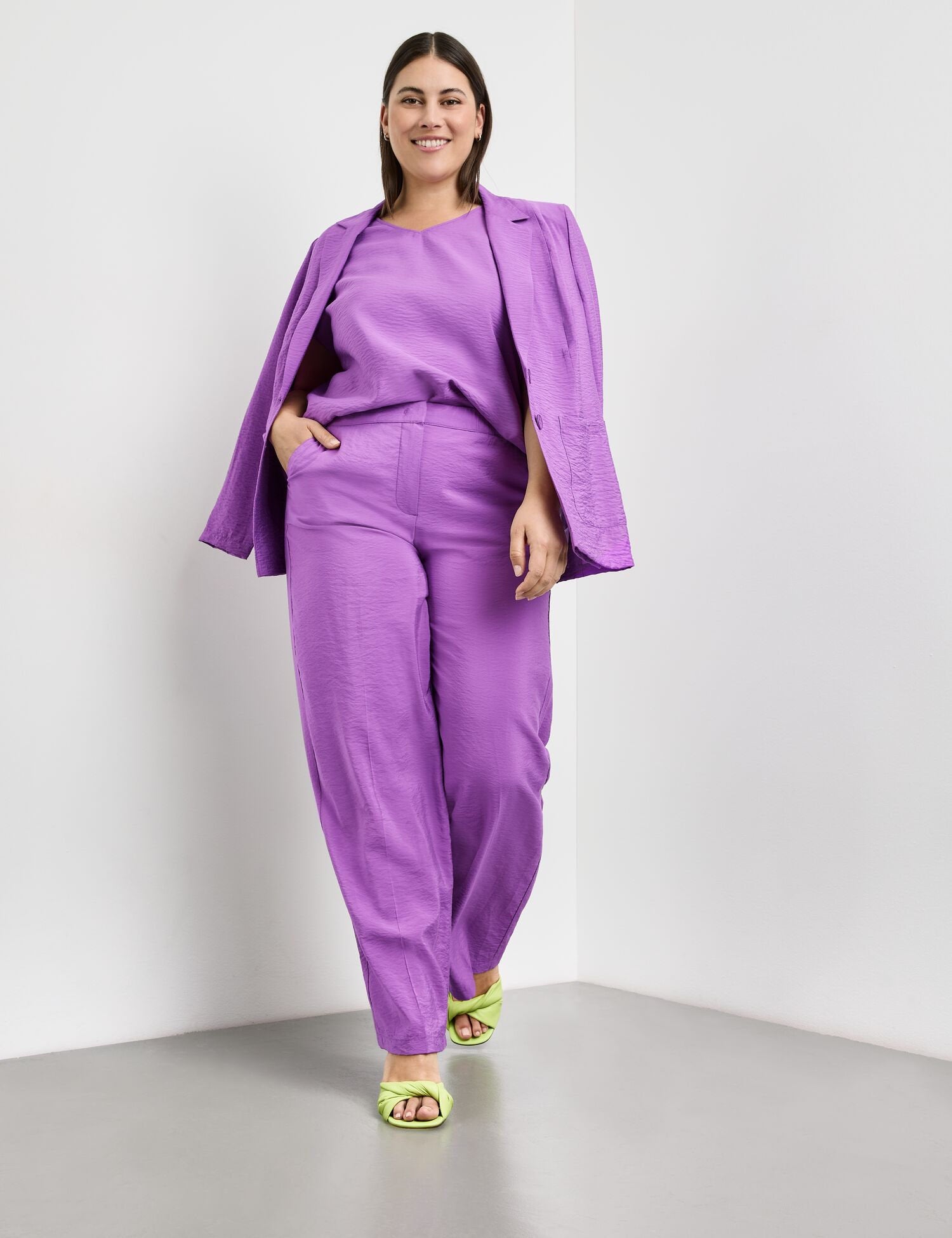 Blouse Top With A Subtle Shimmer_460040-21052_3470_05