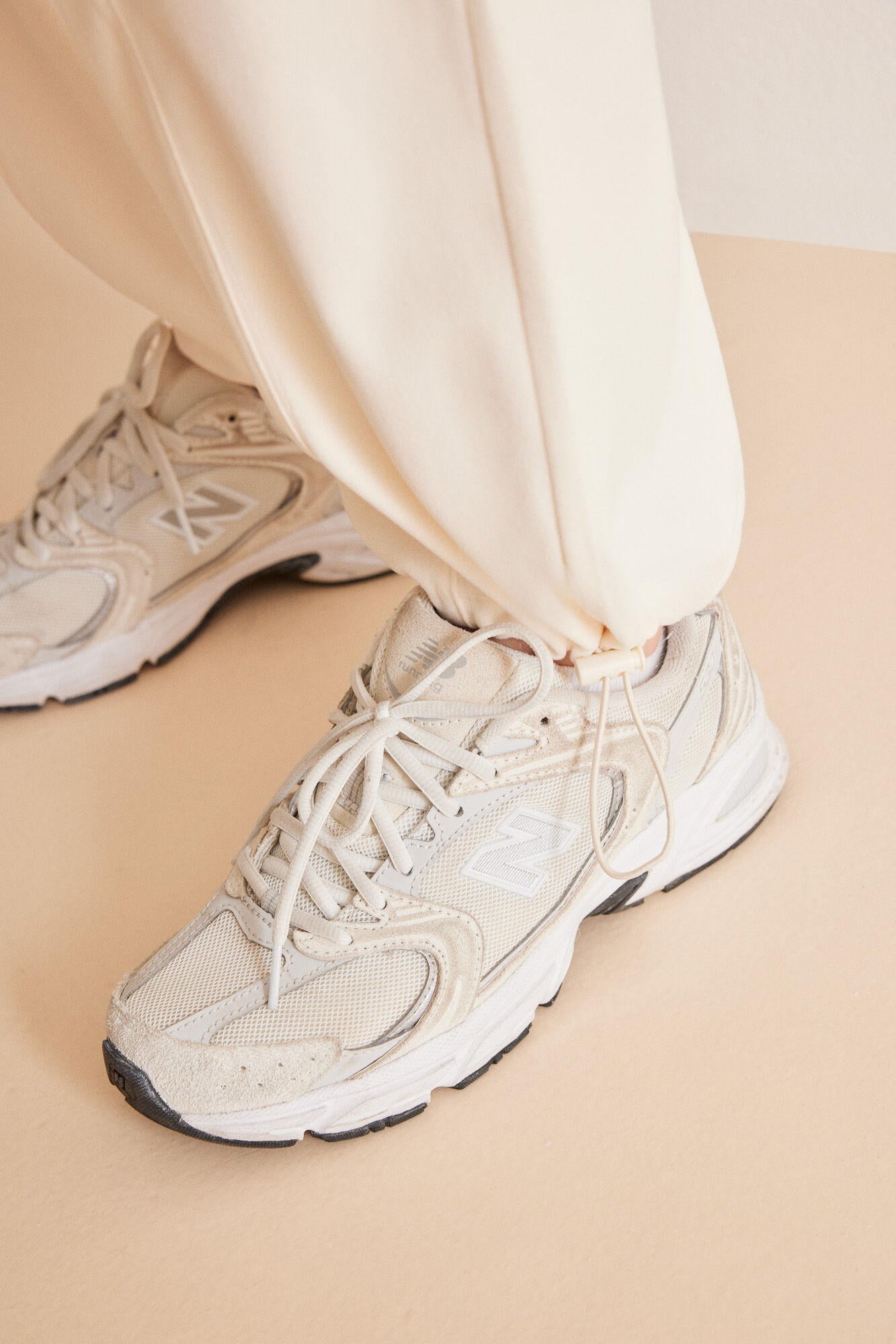 White Sweatpants_4627101_96_05