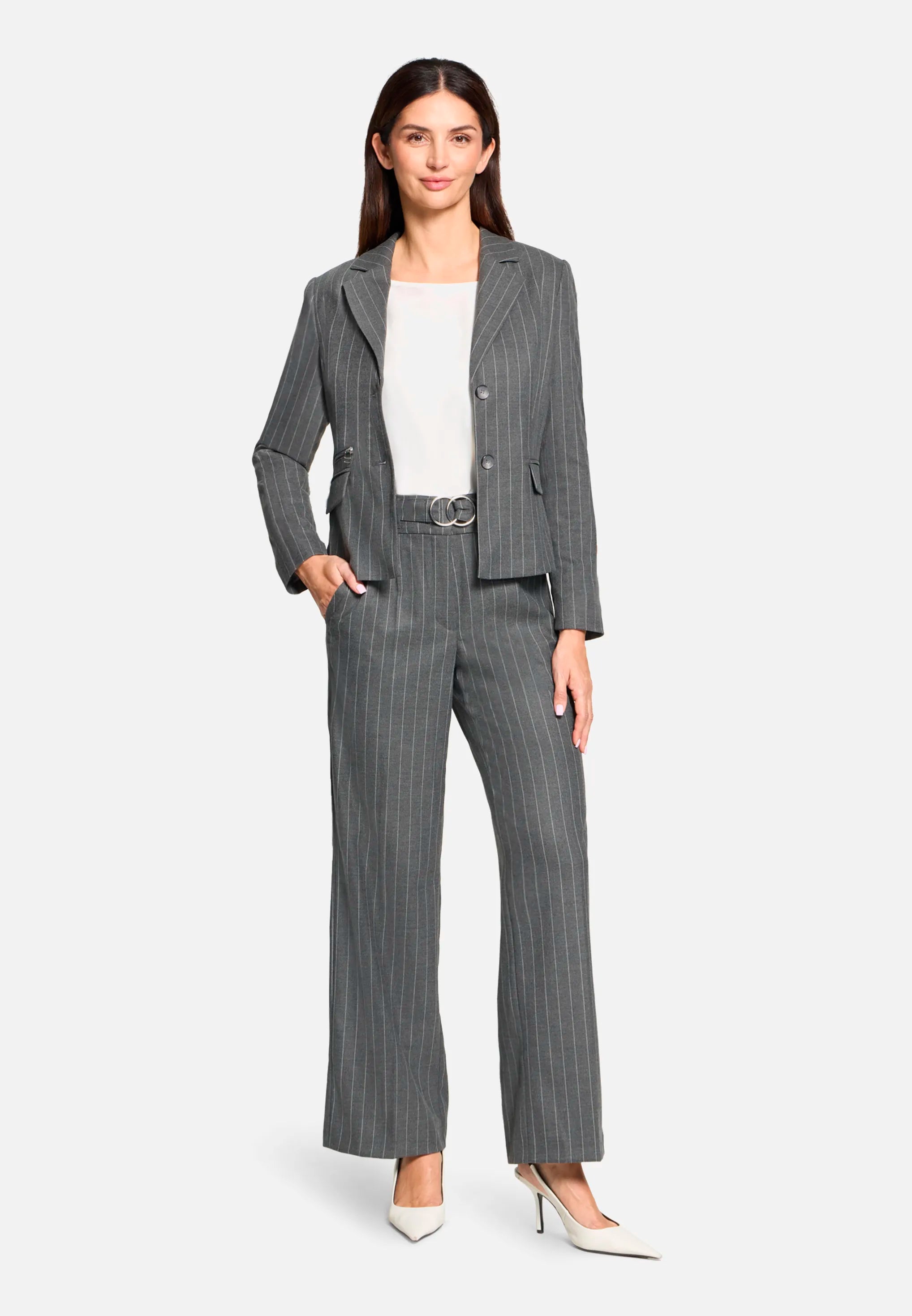 Betty Barclay_Grey_Short Blazer, Long Sleeves_4636-1622_9095_02