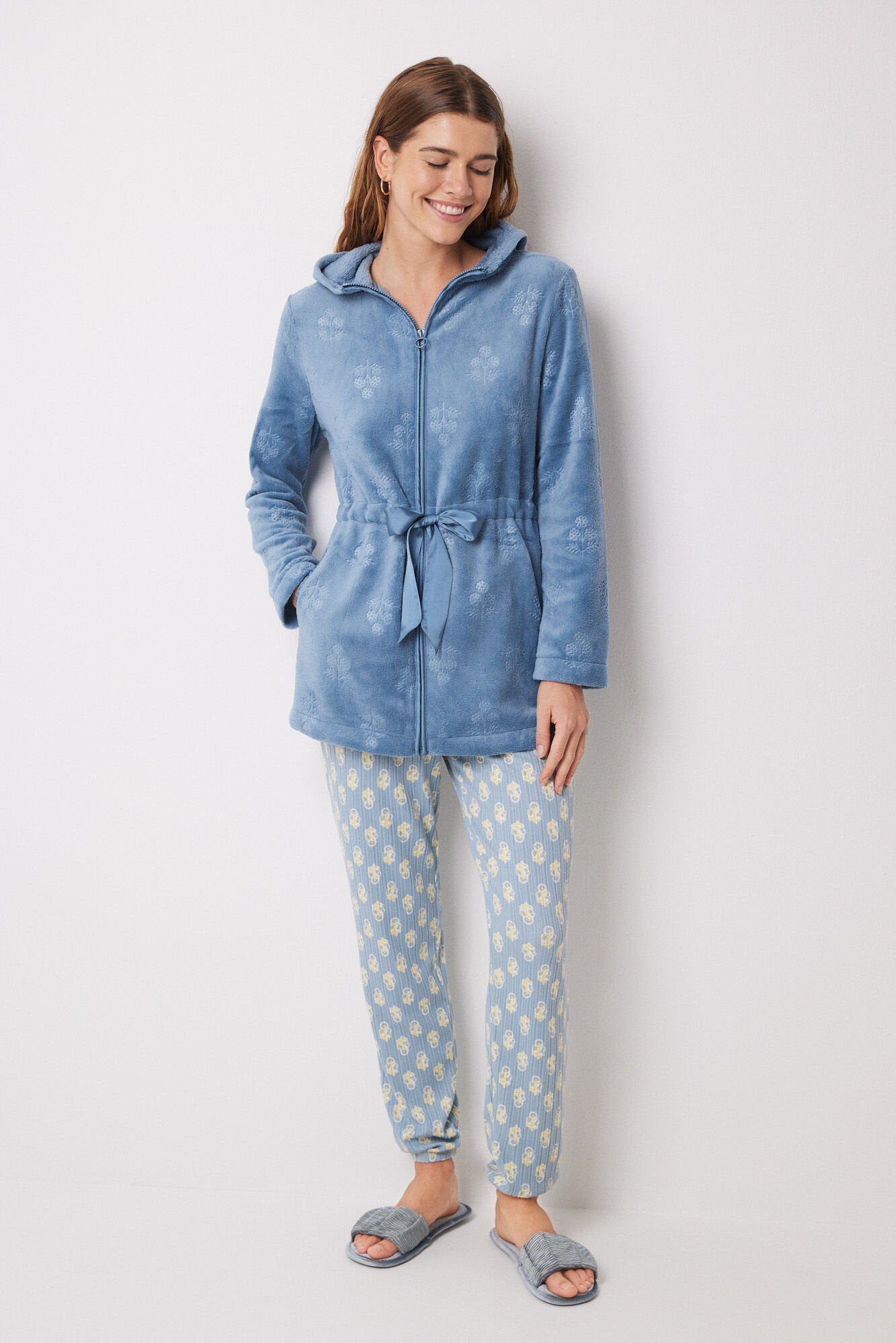 Short Blue Fleece Robe With Flowers_03