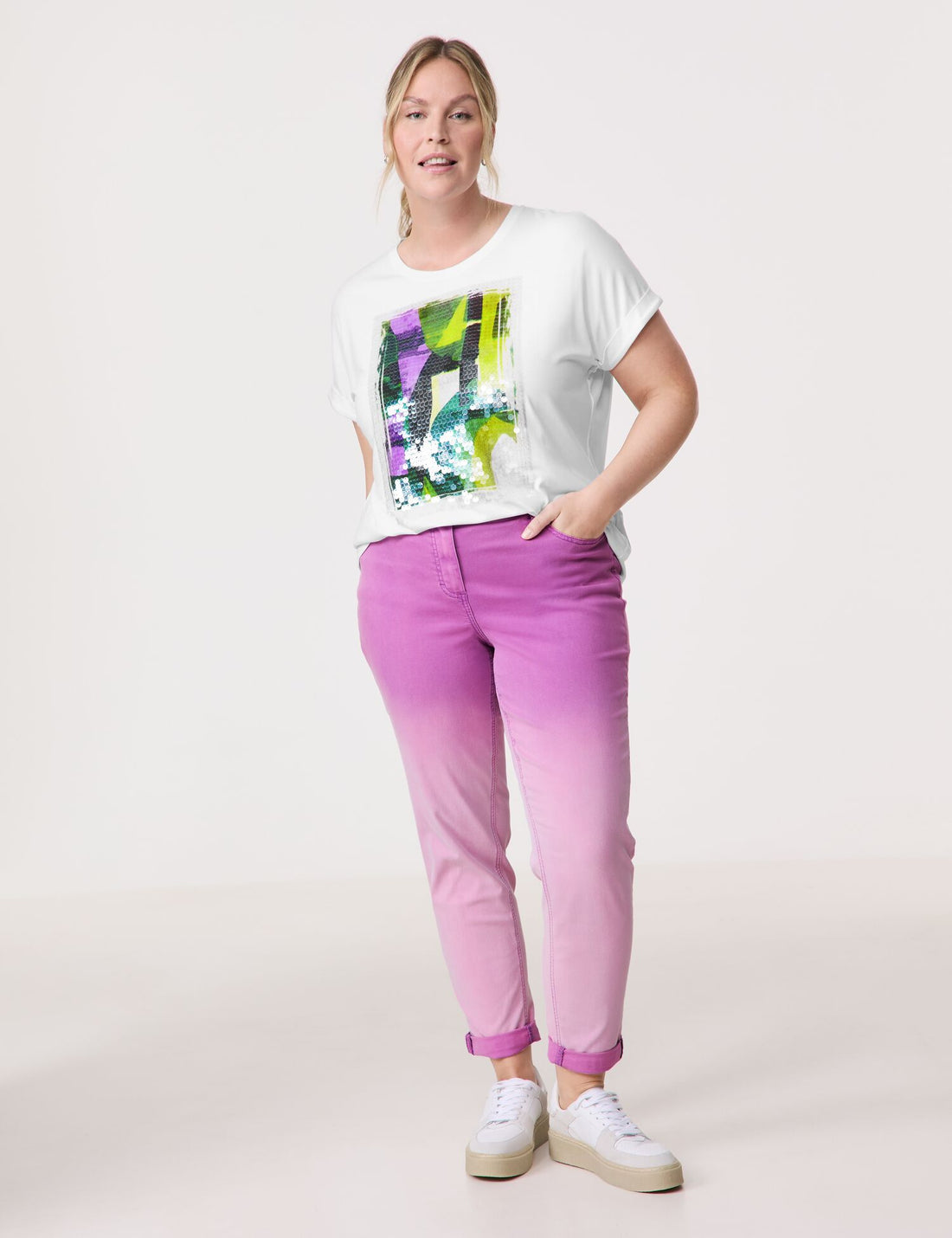 Casual Shirt With A Decorative Front Print_471049-26201_9602_02