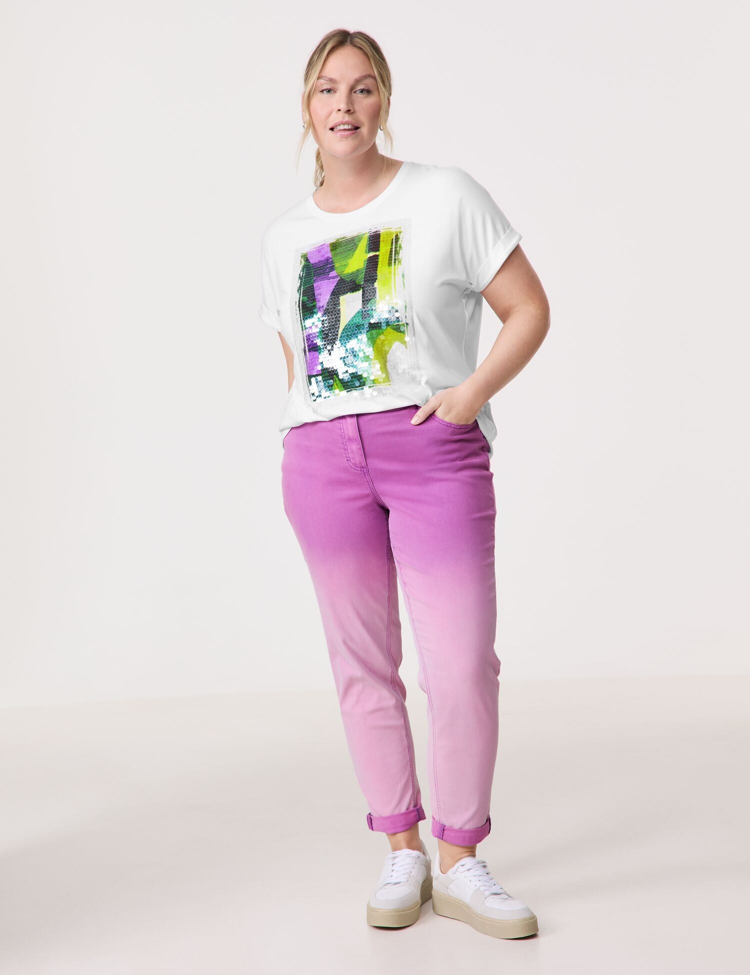 Casual Shirt With A Decorative Front Print_471049-26201_9602_02