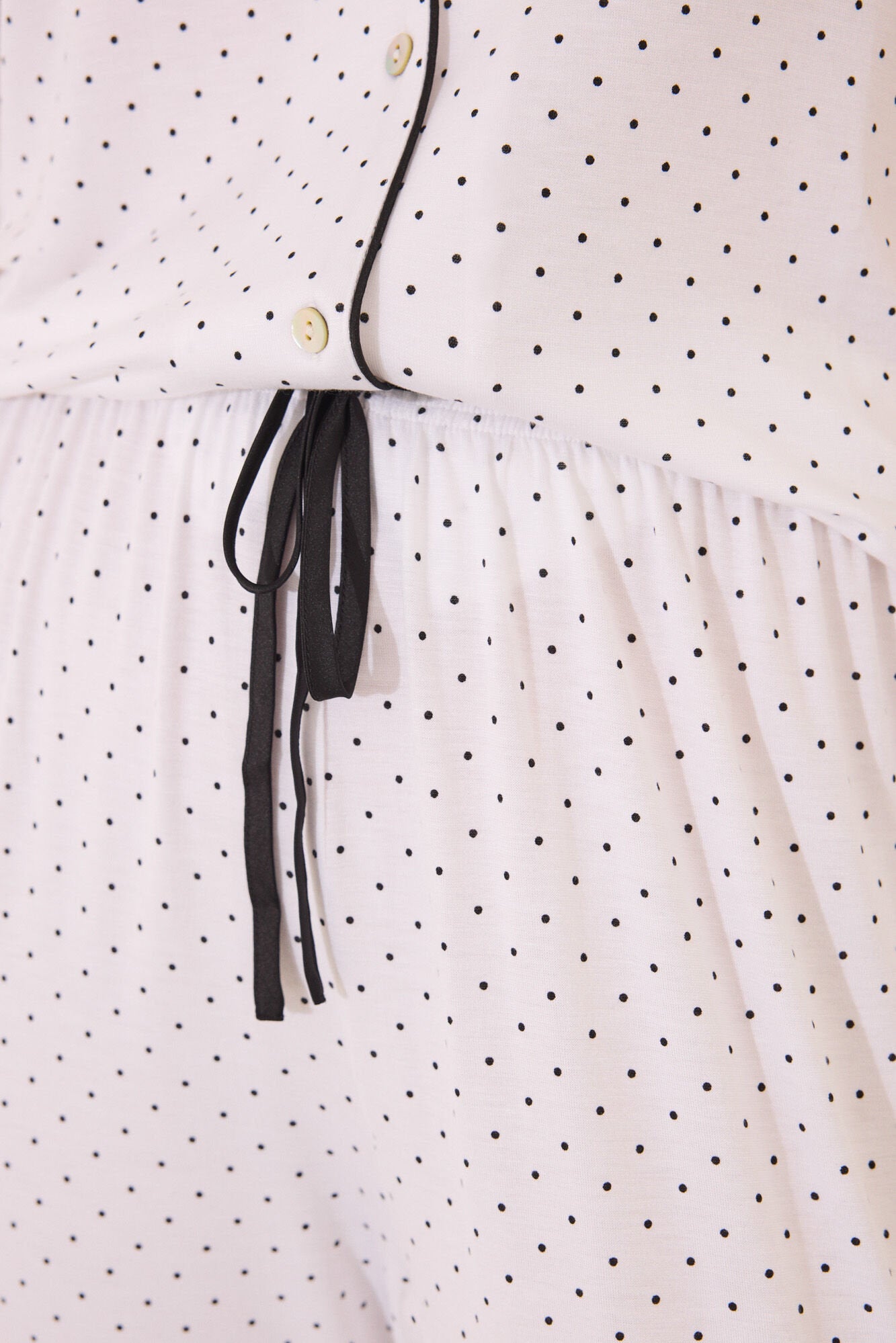 Women Secret_White Polka-Dots Capri Classic Pyjamas_4752522_97_05