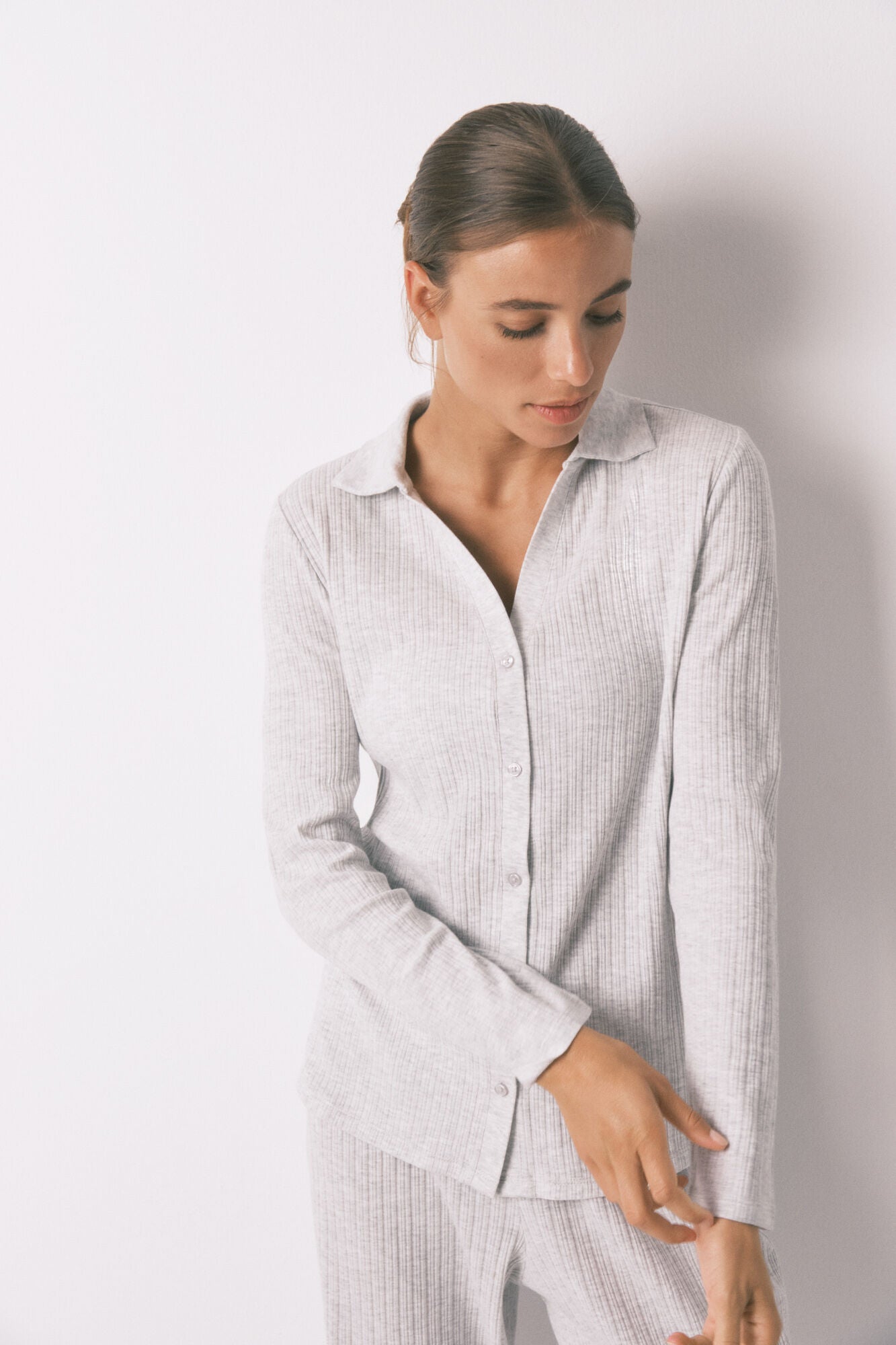 Women Secret_Light Grey/Silver_Long Gray Ribbed Cotton Pajamas_4752530_48_01