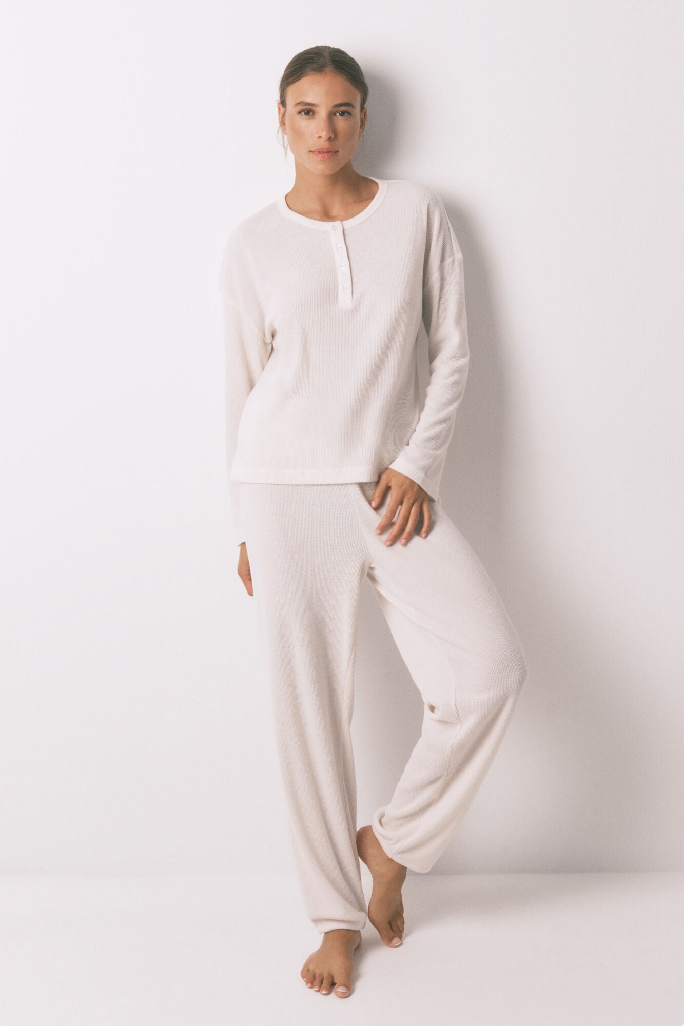 Women Secret_Ivory_Long Ivory Waffle Texture Pajamas_4752531_96_01