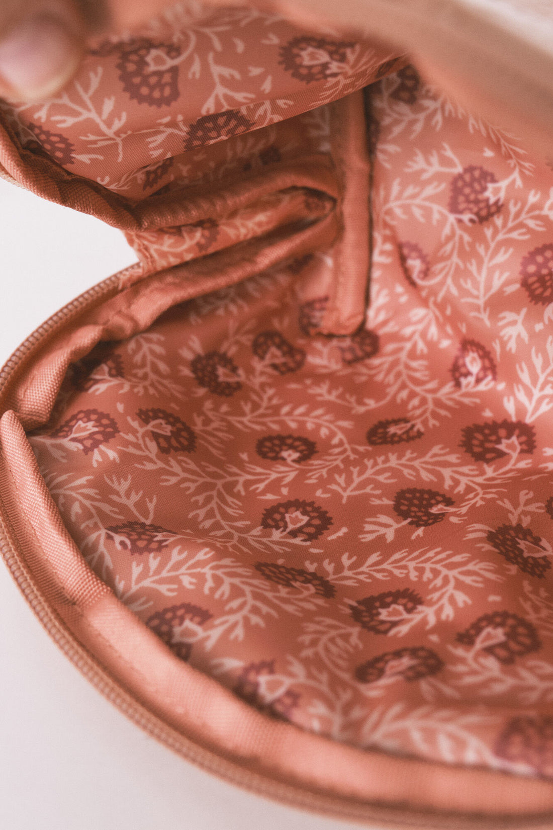 Women Secret_Pink_Small Pink Patent Leather Vanity Case Bag_4842000_72_02