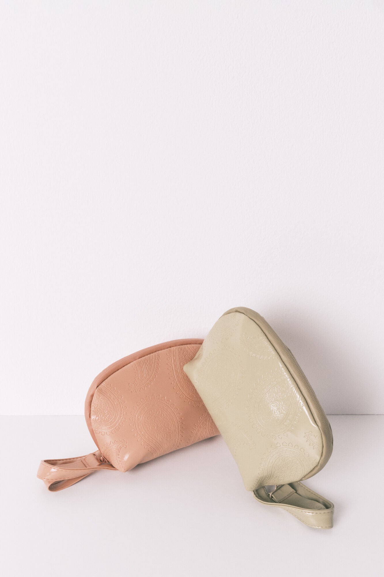 Women Secret_Pink_Small Pink Patent Leather Vanity Case Bag_4842000_72_05