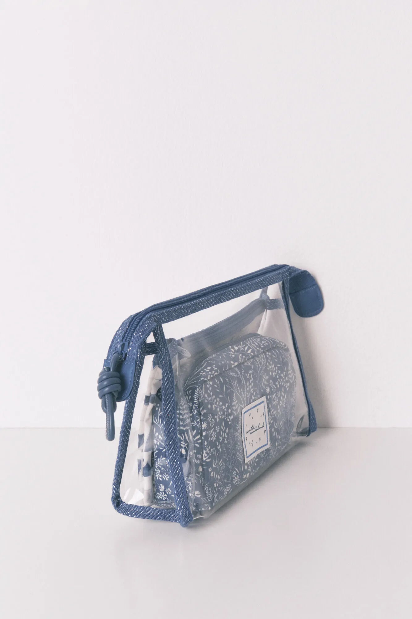 Women Secret_Multicoloured_Pack of 3 Toiletry Bags with Assorted Blue and White Prints_4842019_98_05