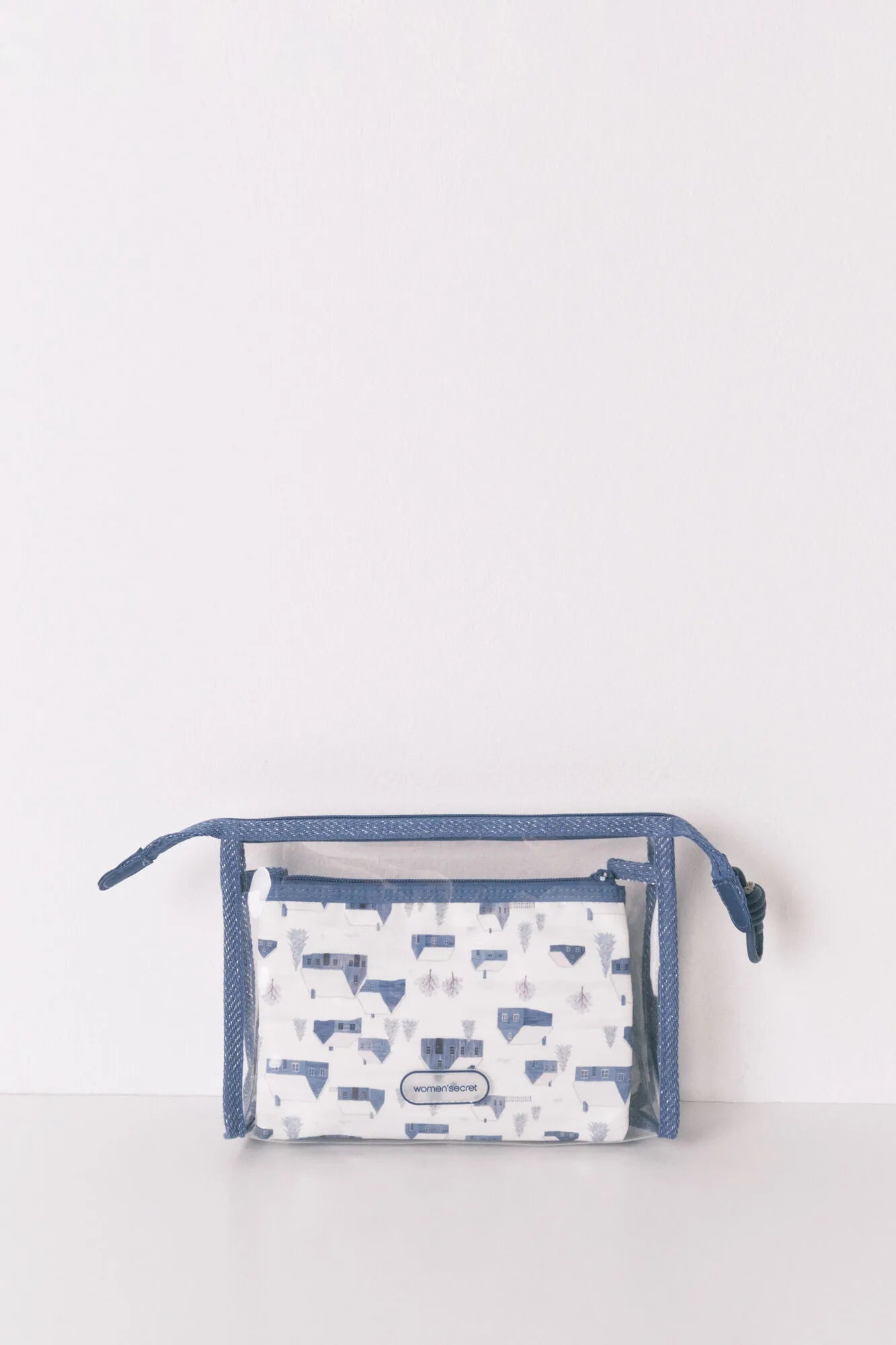 Women Secret_Multicoloured_Pack of 3 Toiletry Bags with Assorted Blue and White Prints_4842019_98_06