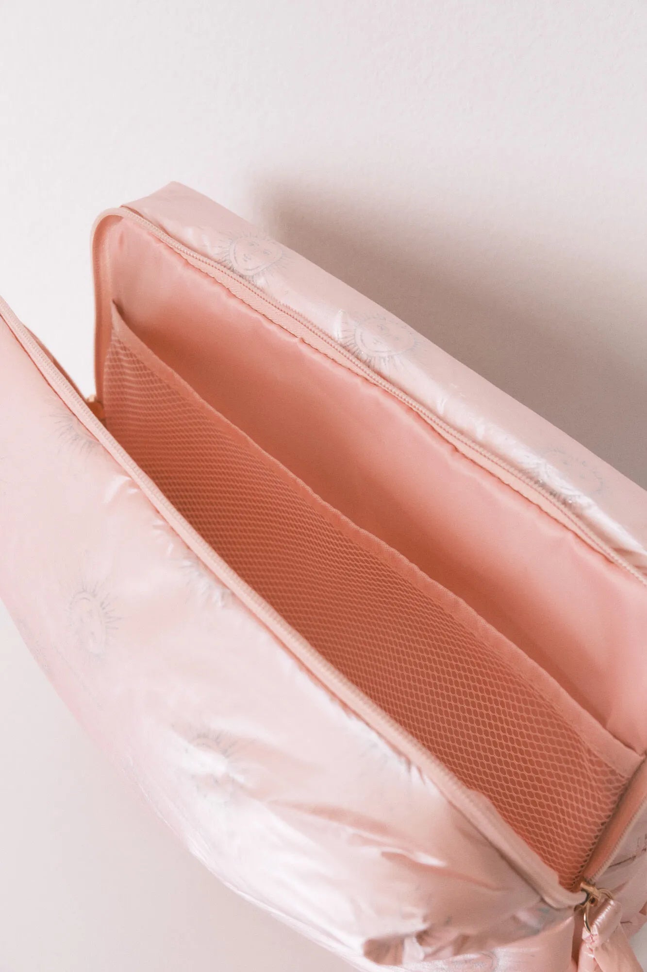 Women Secret_Pink_Large Pink Puffer Satin-Finish Vanity Case_4842043_70_03