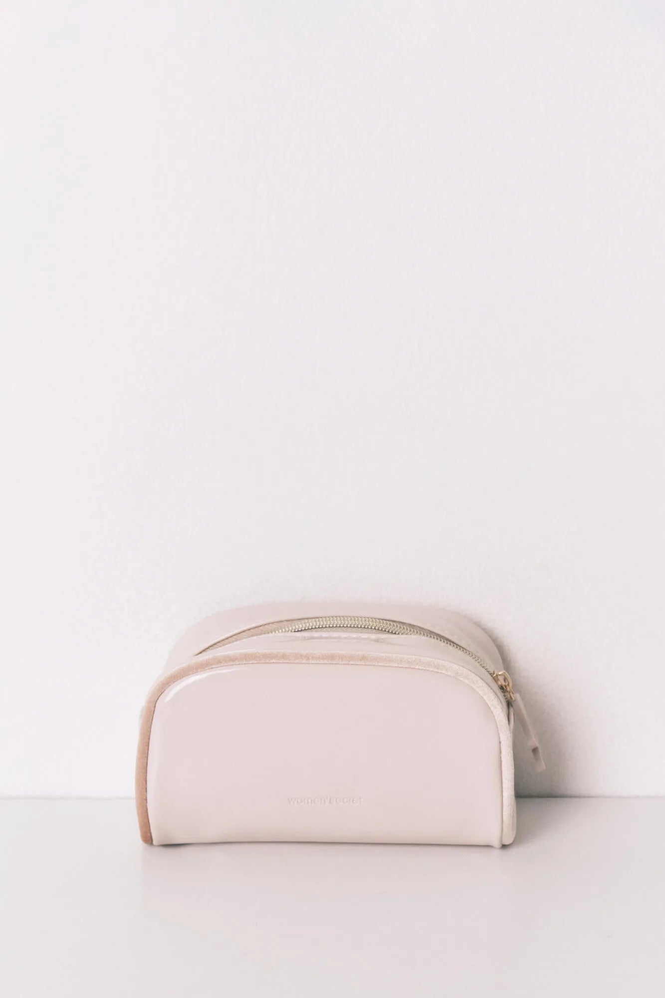 Women Secret_Pink_Small White Patent Leather Toiletry Vanity Case_4842048_72_04