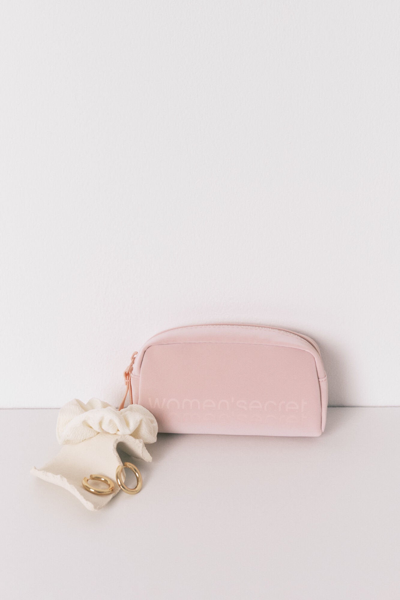 Women Secret_Small Pink Rubber Vanity Case_4842938_71_02