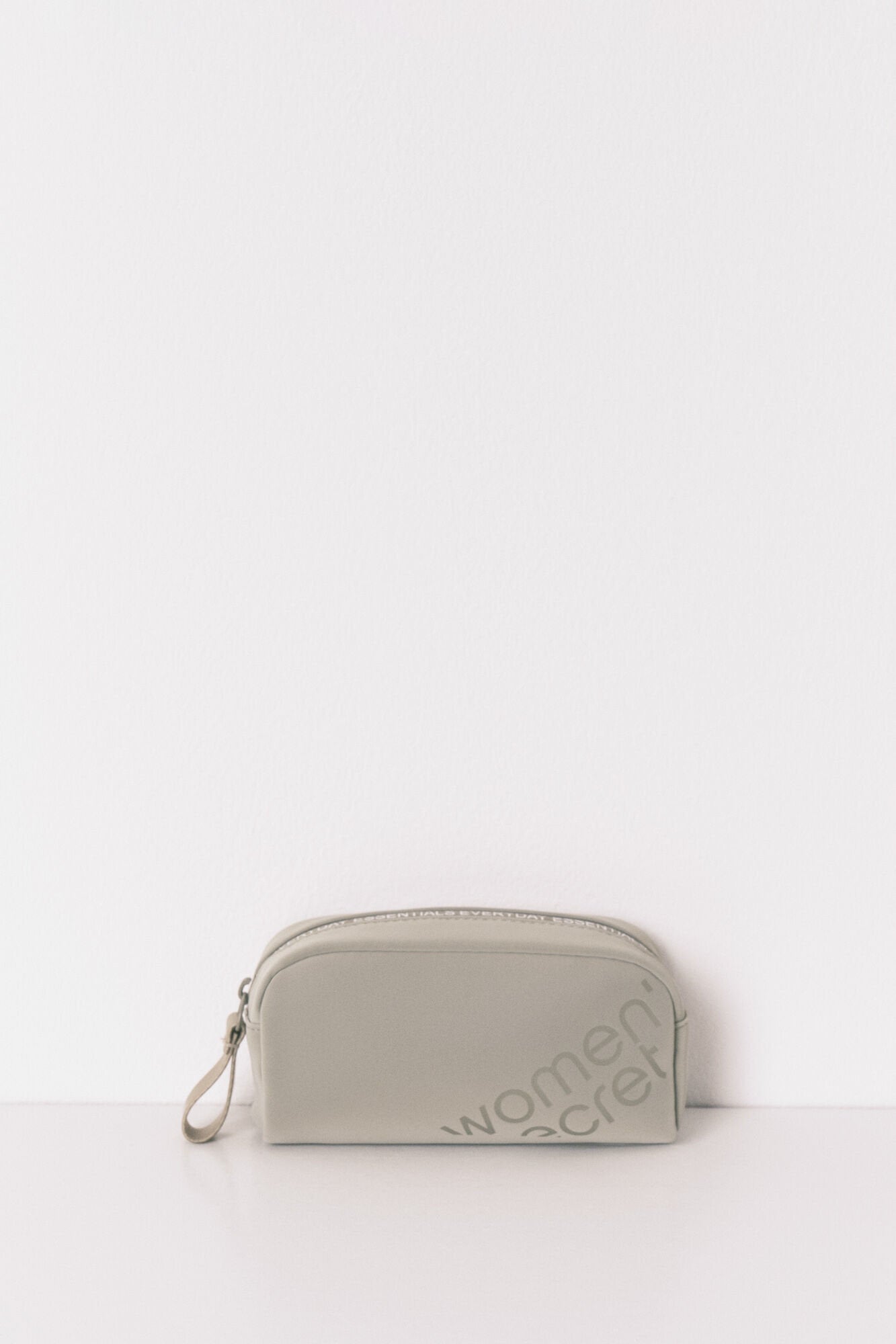 Women Secret_Small Metallic Khaki Rubber Vanity Case_4842942_91_01