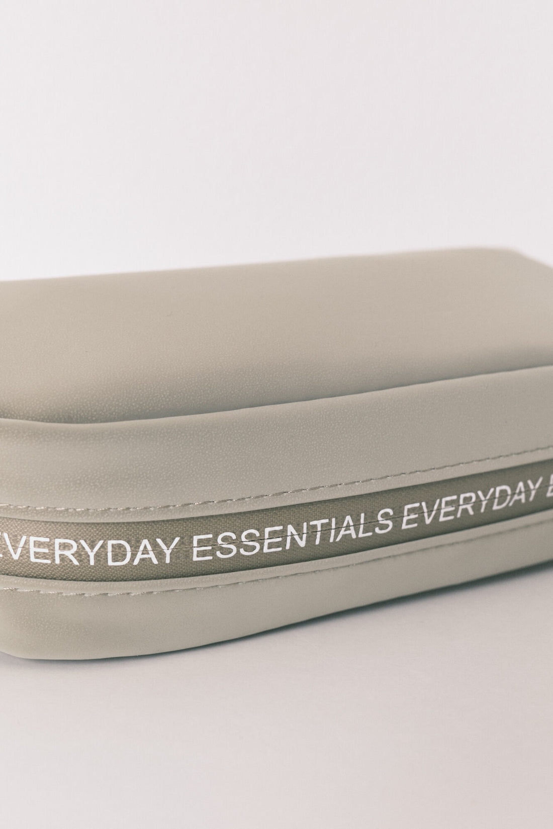 Women Secret_Small Metallic Khaki Rubber Vanity Case_4842942_91_02