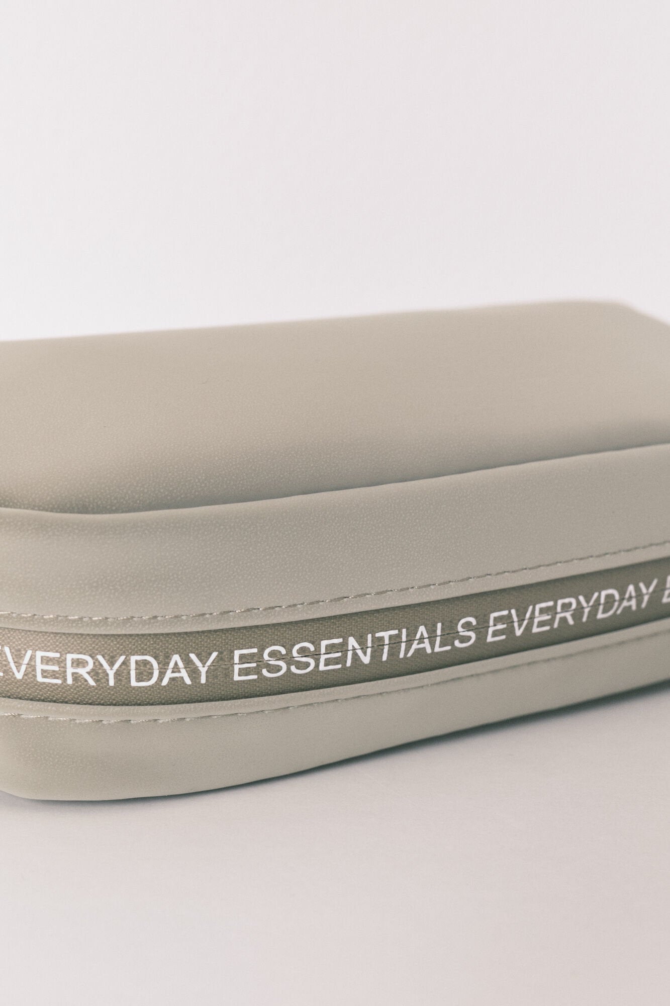 Women Secret_Small Metallic Khaki Rubber Vanity Case_4842942_91_02