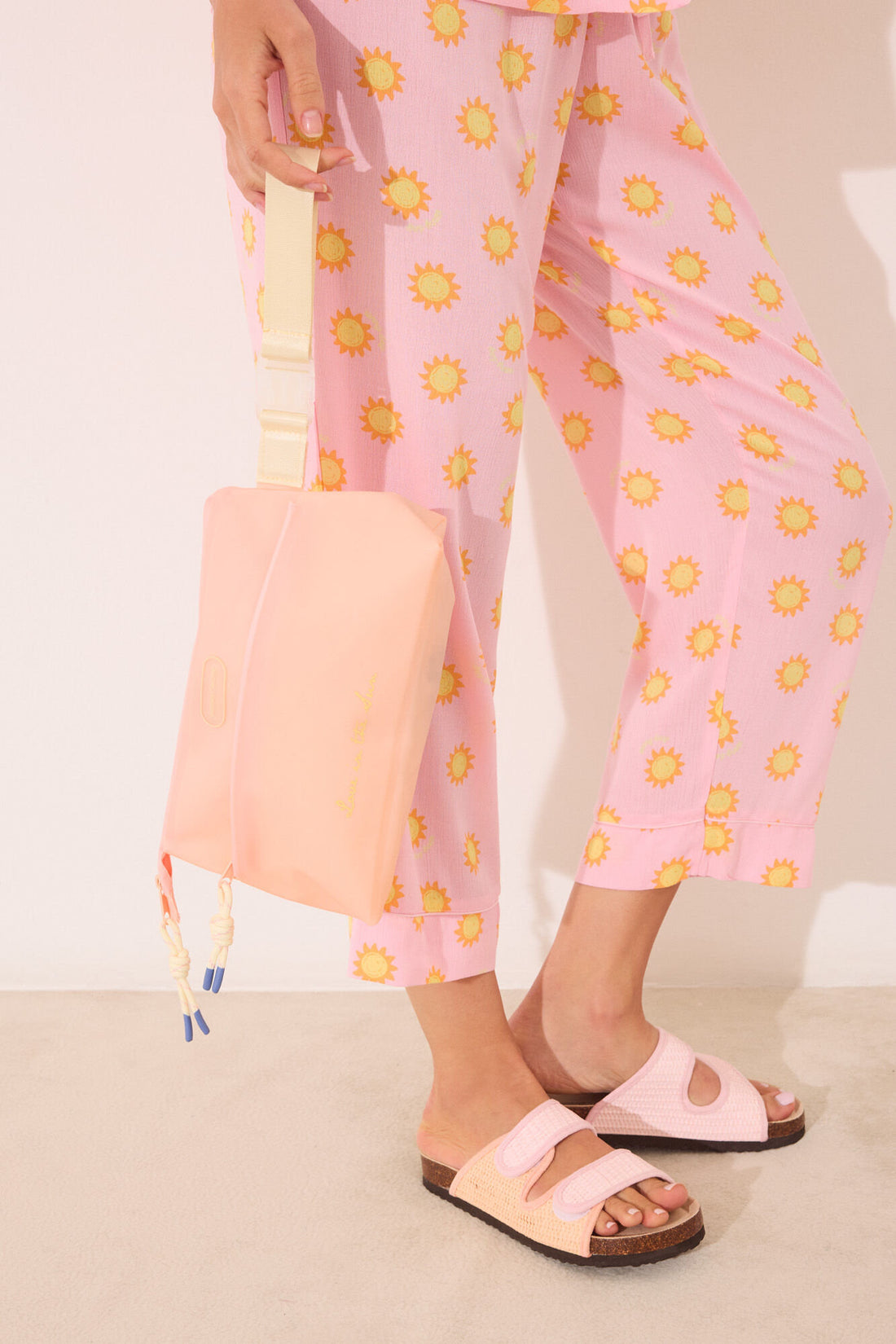 Women Secret_Medium Water-Resistant Vanity Case_4842948_67_02