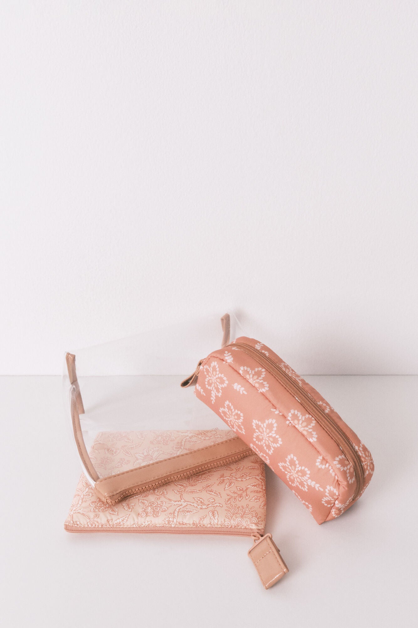 Women Secret_Multicoloured_Pack of 3 Multicoloured Printed Toiletry Bags_4842958_98_01