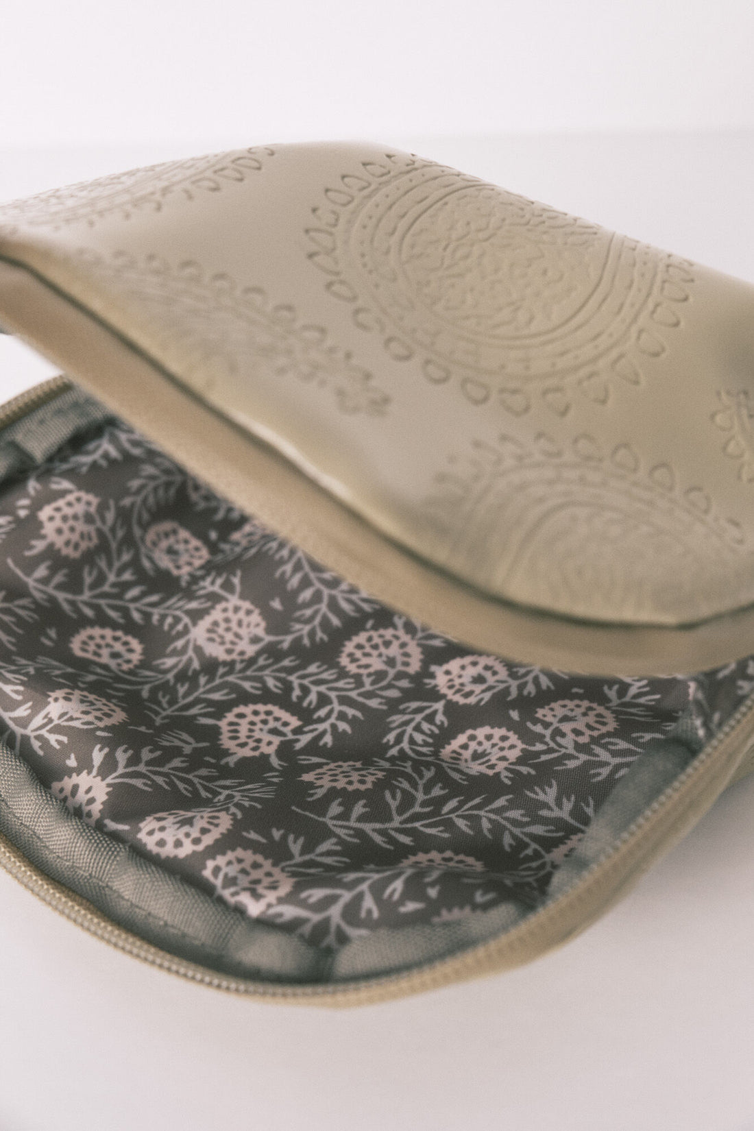 Women Secret_Light Khaki_Small Khaki Vanity Case Leather Toiletry Bag_4842959_93_02