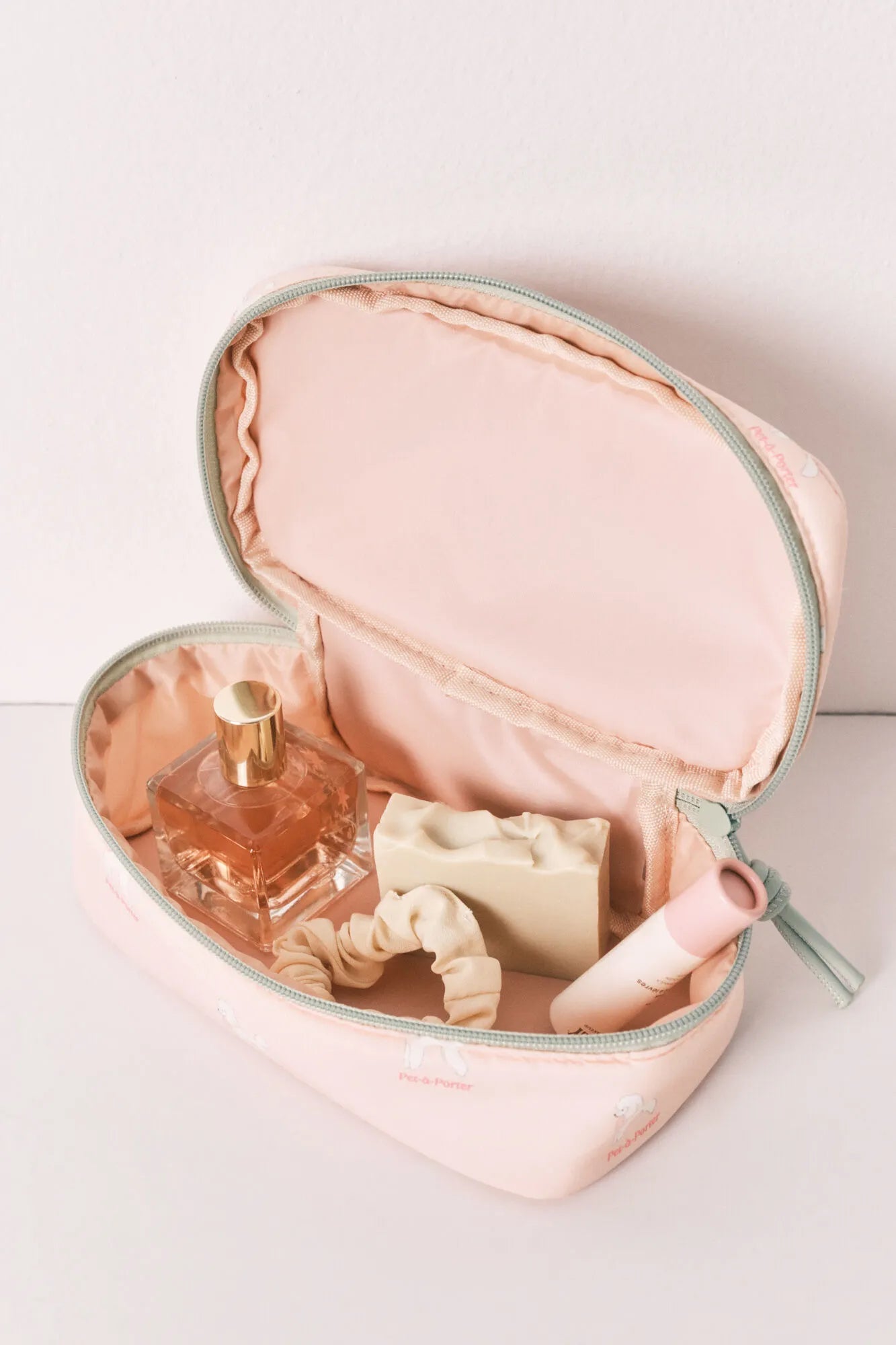 Women Secret_Orange_Pink Small Dog Print Vanity Case_4843017_66_02