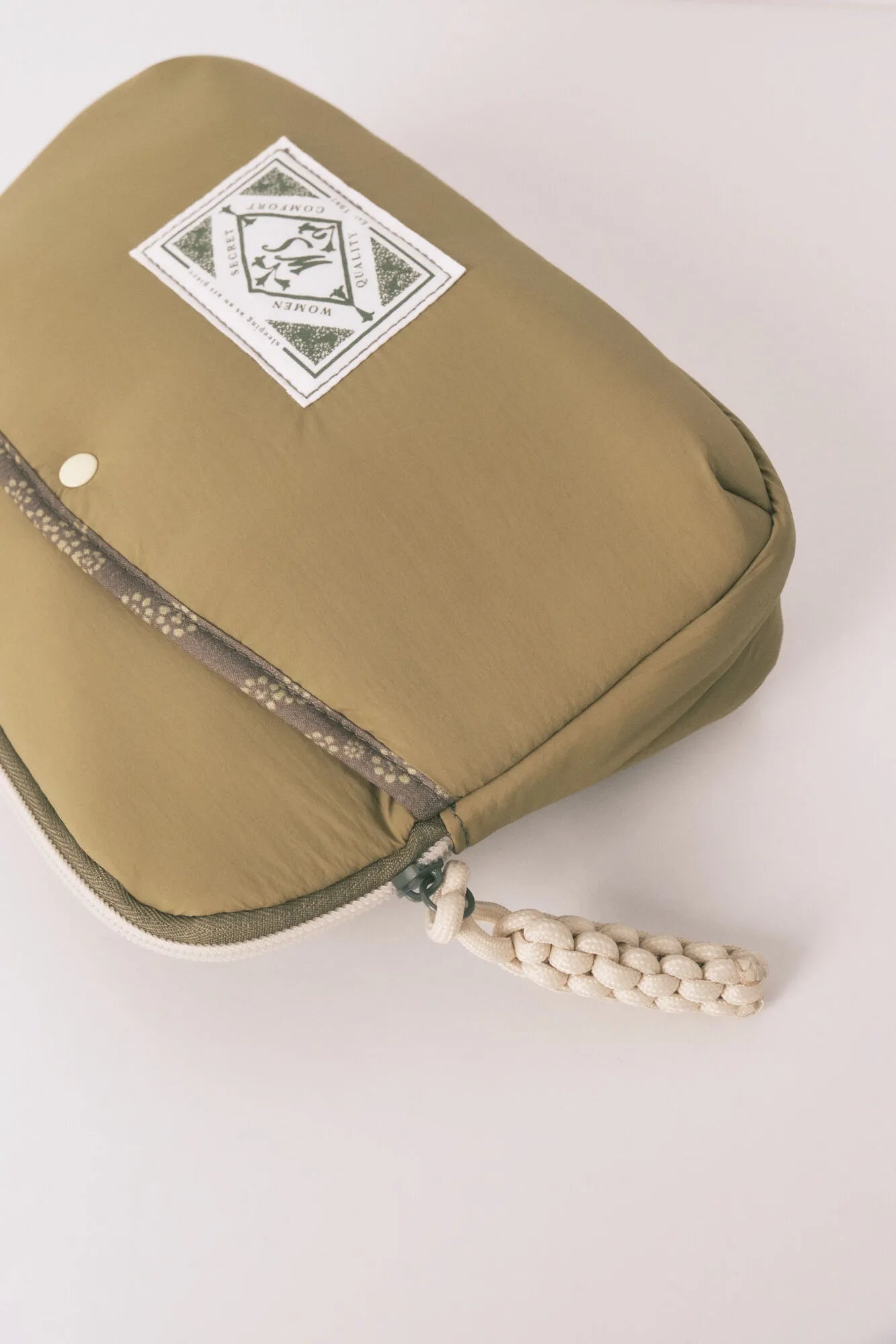 Women Secret_Light Khaki_Vivid Green Medium Floral Vanity Case_4843020_94_03