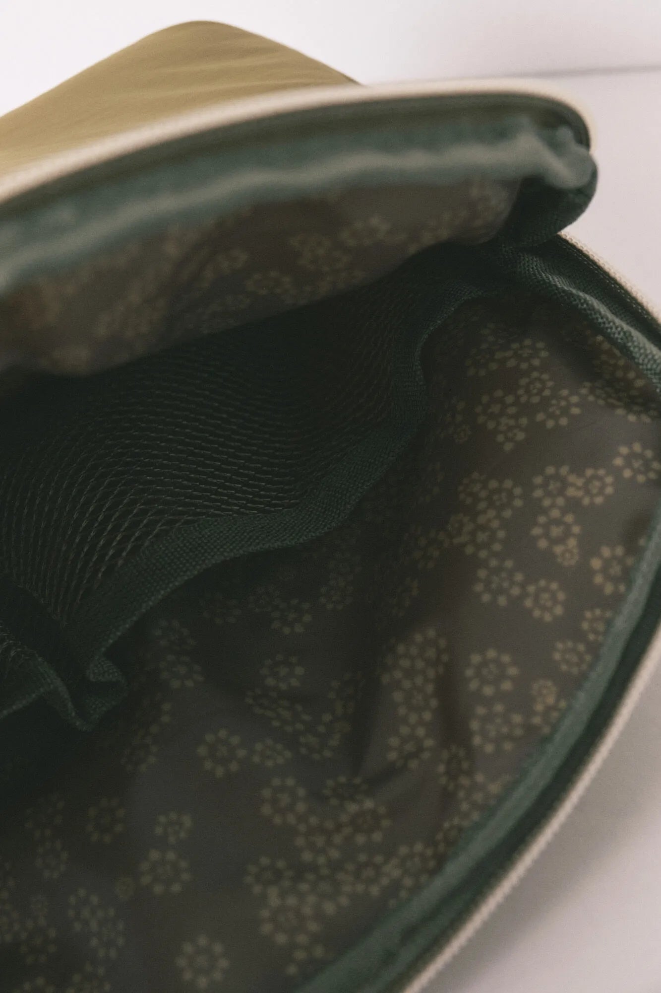 Women Secret_Light Khaki_Vivid Green Medium Floral Vanity Case_4843020_94_05