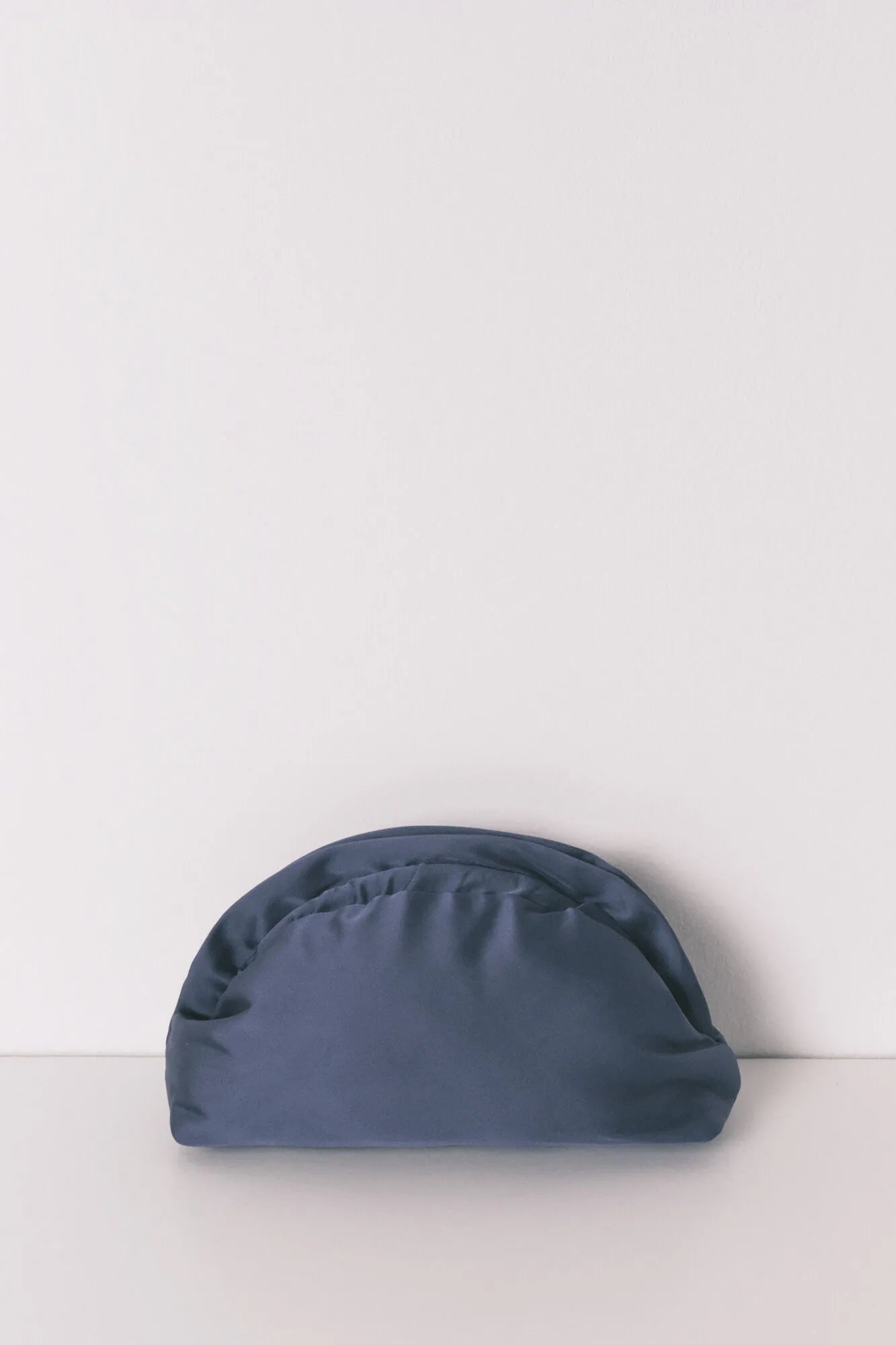 Women Secret_Light Blue_Blue Satin Vanity Case with Flap Closure_4843028_18_03