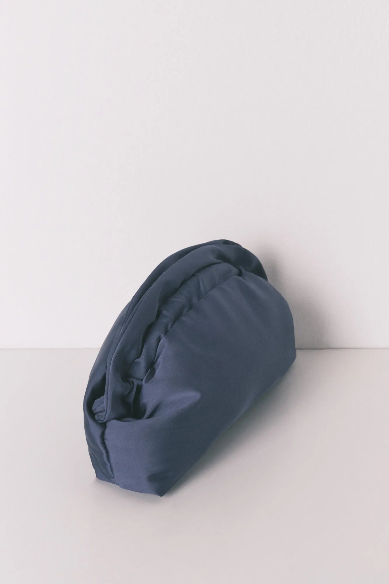 Women Secret_Light Blue_Blue Satin Vanity Case with Flap Closure_4843028_18_04