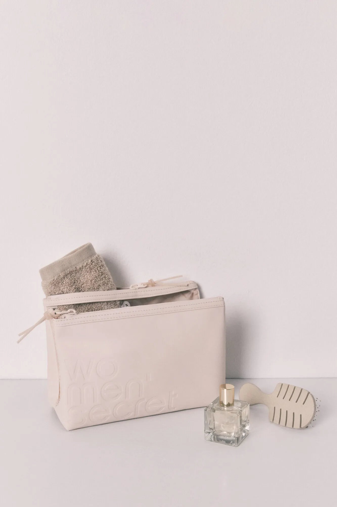 Women Secret_Ivory_White Medium Double Wallet Vanity Case_4843031_96_01