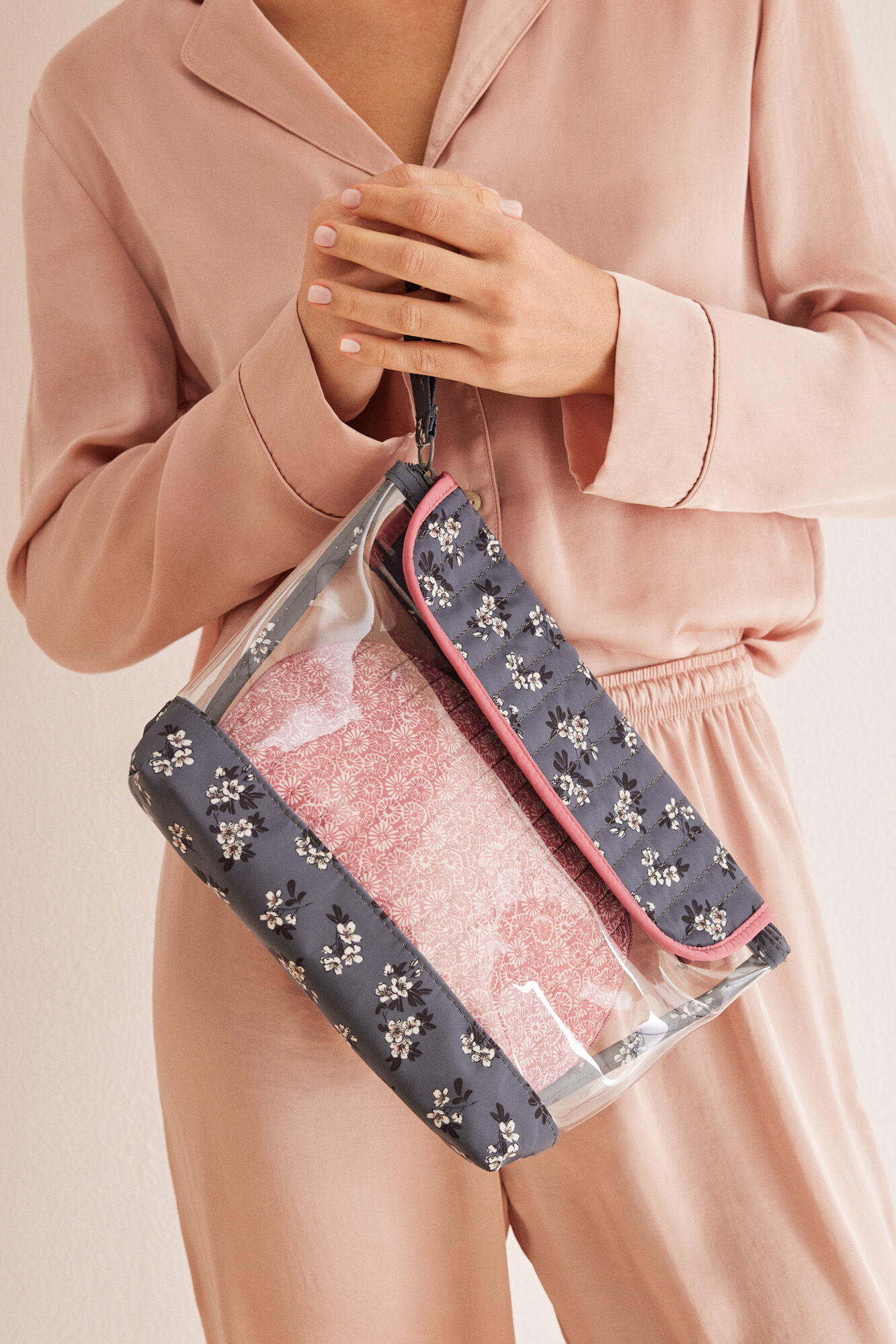 Vanity Case Pack_4847843_41_01