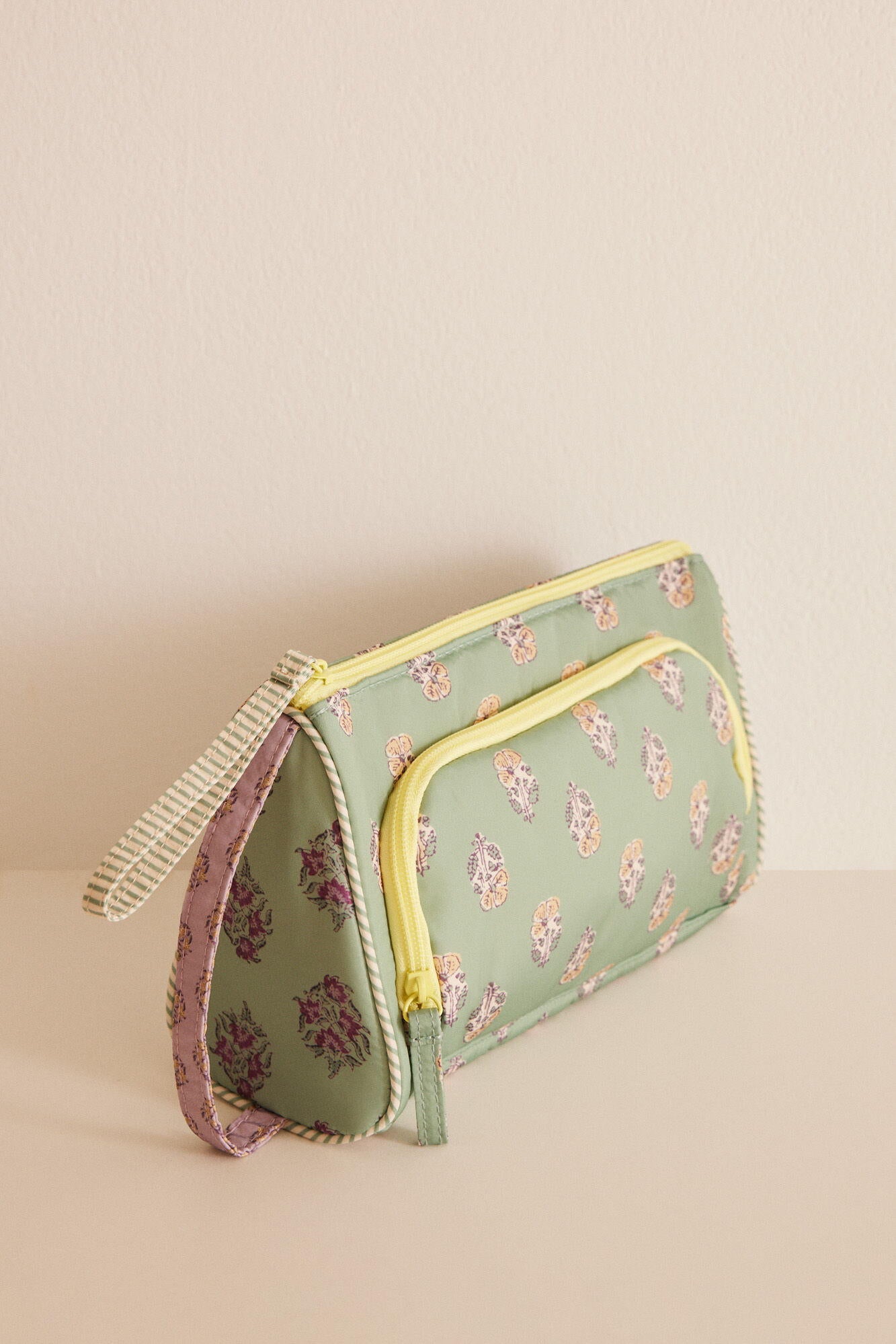 Medium Vanity Case_4847866_22_04