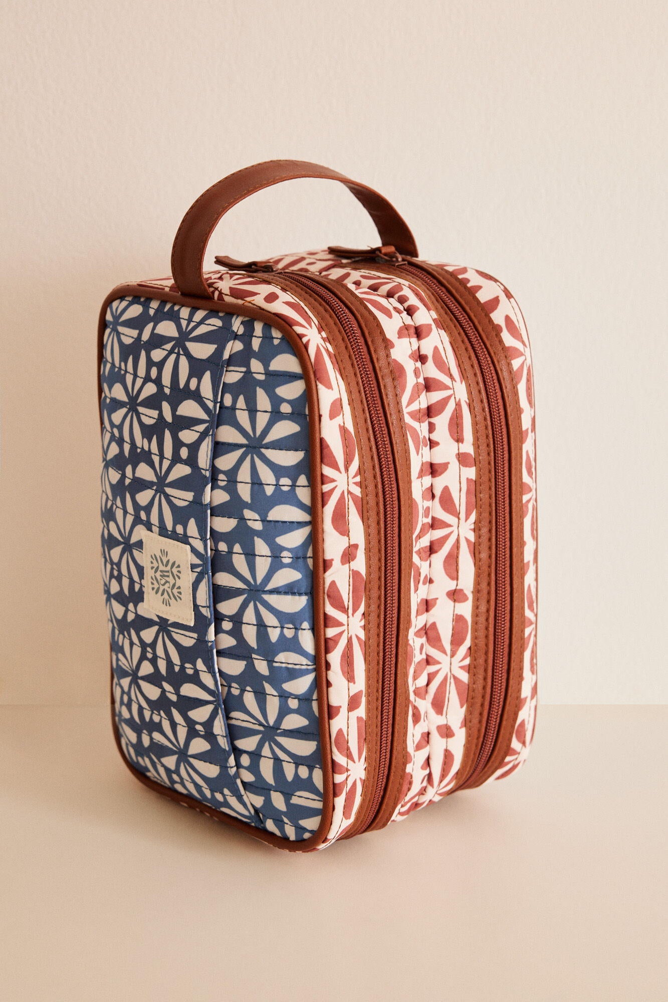 Big Vanity Case_4847868_98_05