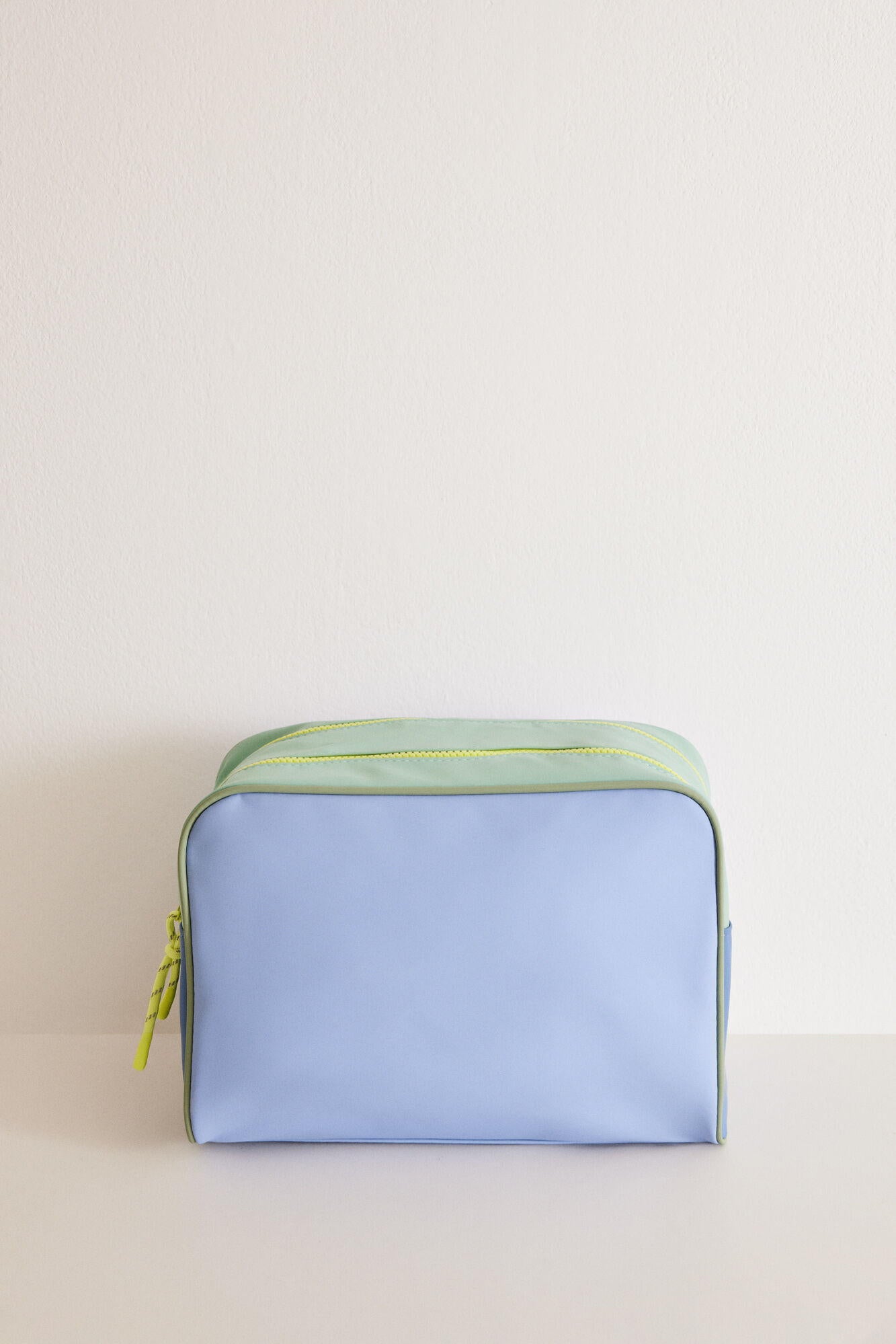 Big Vanity Case_4847872_18_03