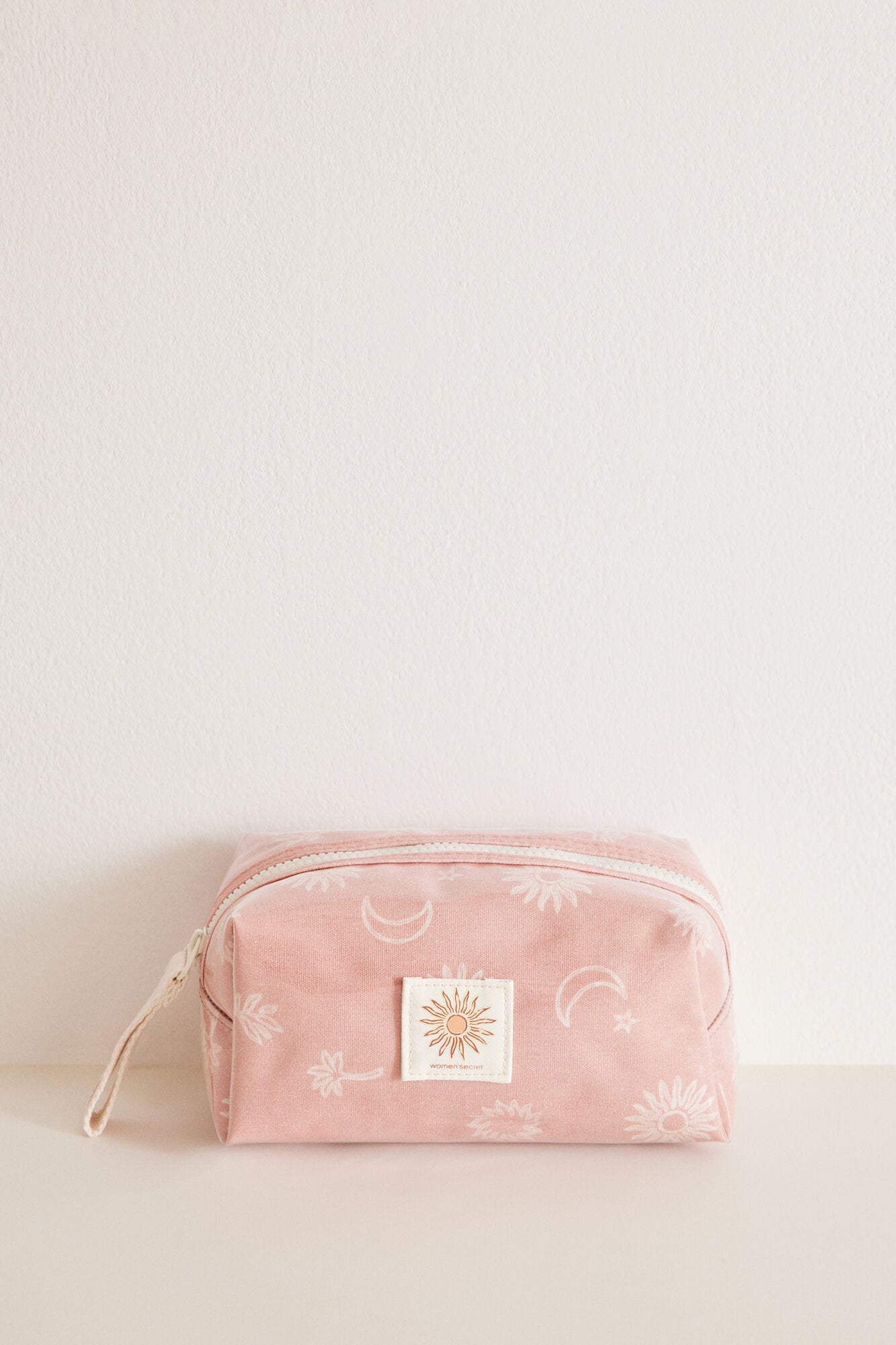 Pink Small Vanity Case_4847878_72_02