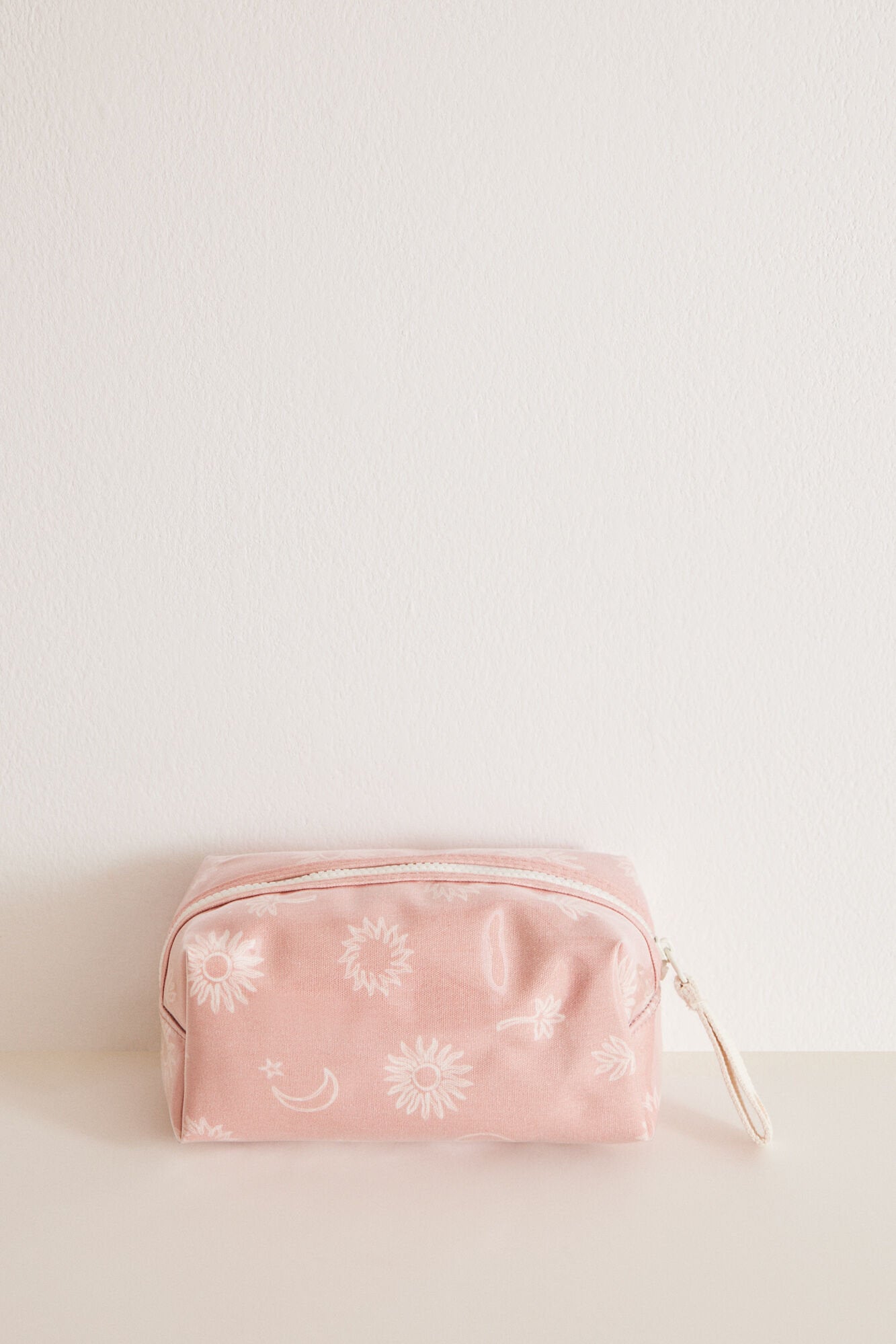 Pink Small Vanity Case_4847878_72_03