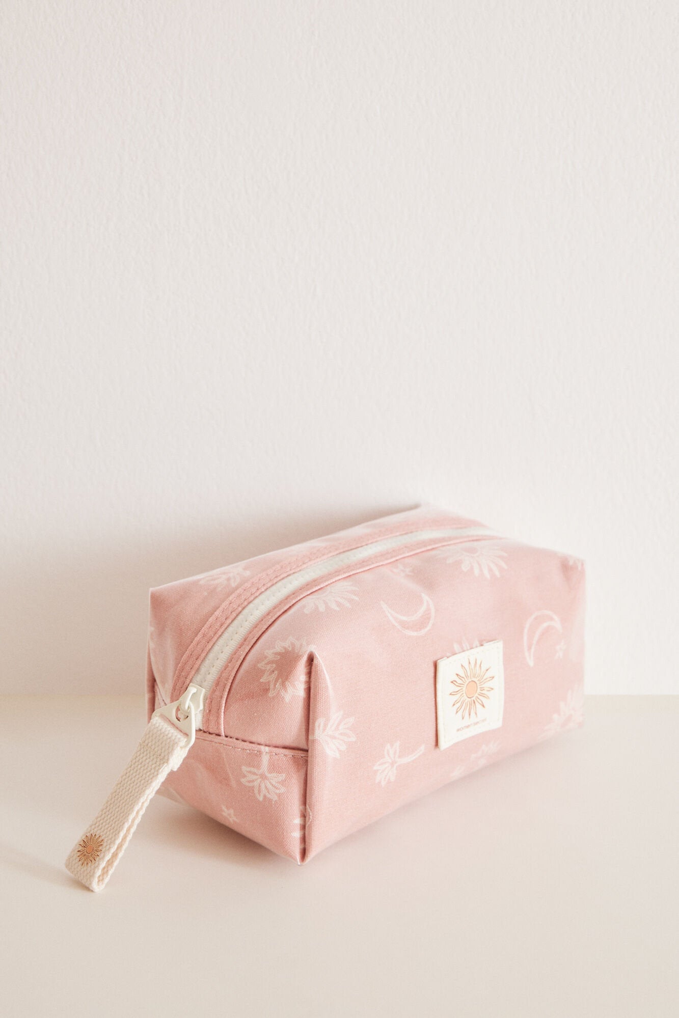 Pink Small Vanity Case_4847878_72_05