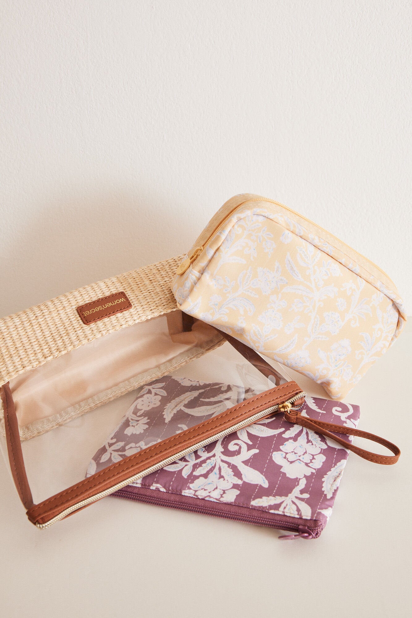 Multicoloured Vanity Case Pack_4847890_98_03