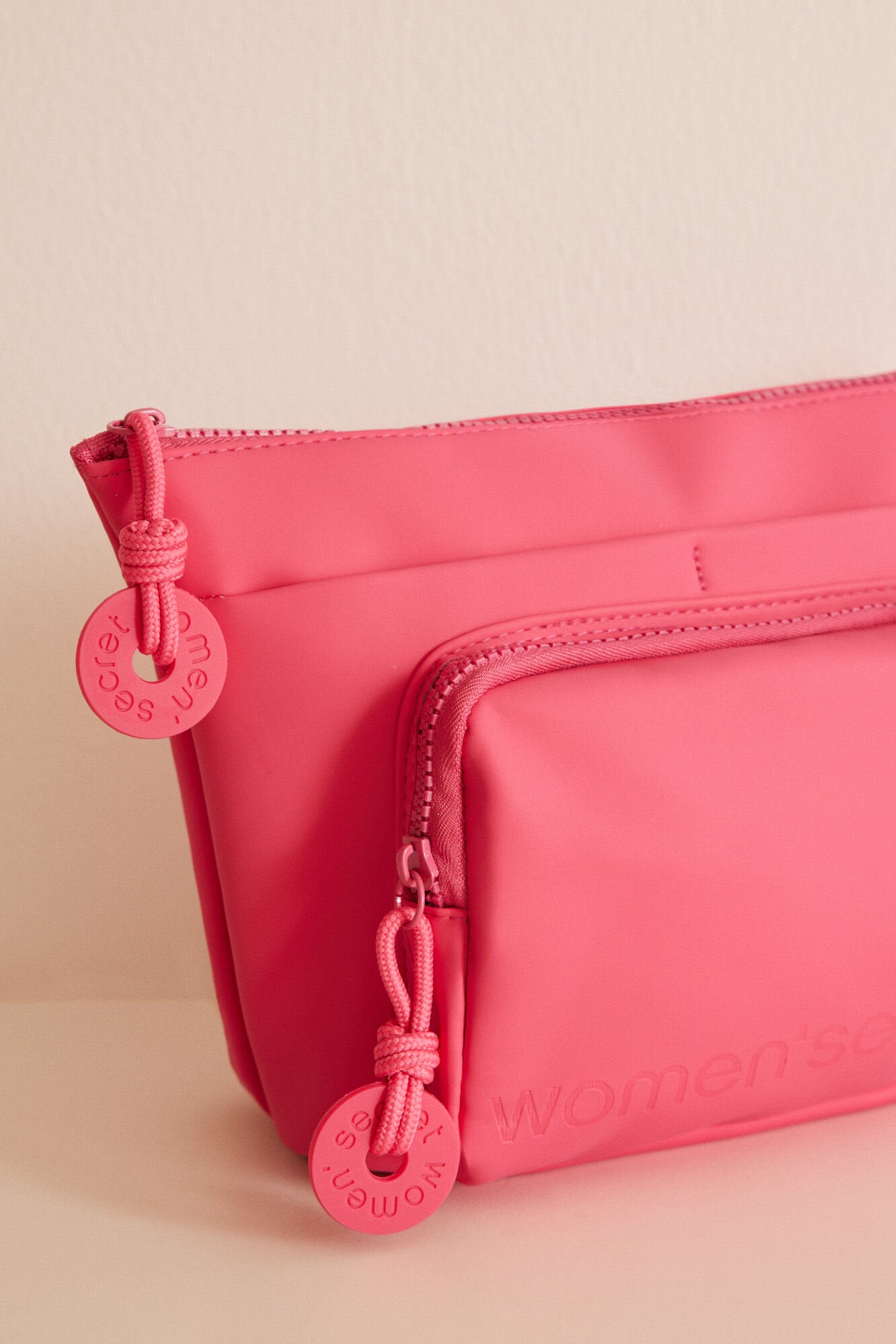Large Pink Rubber Toiletry Bag_4847900_74_03