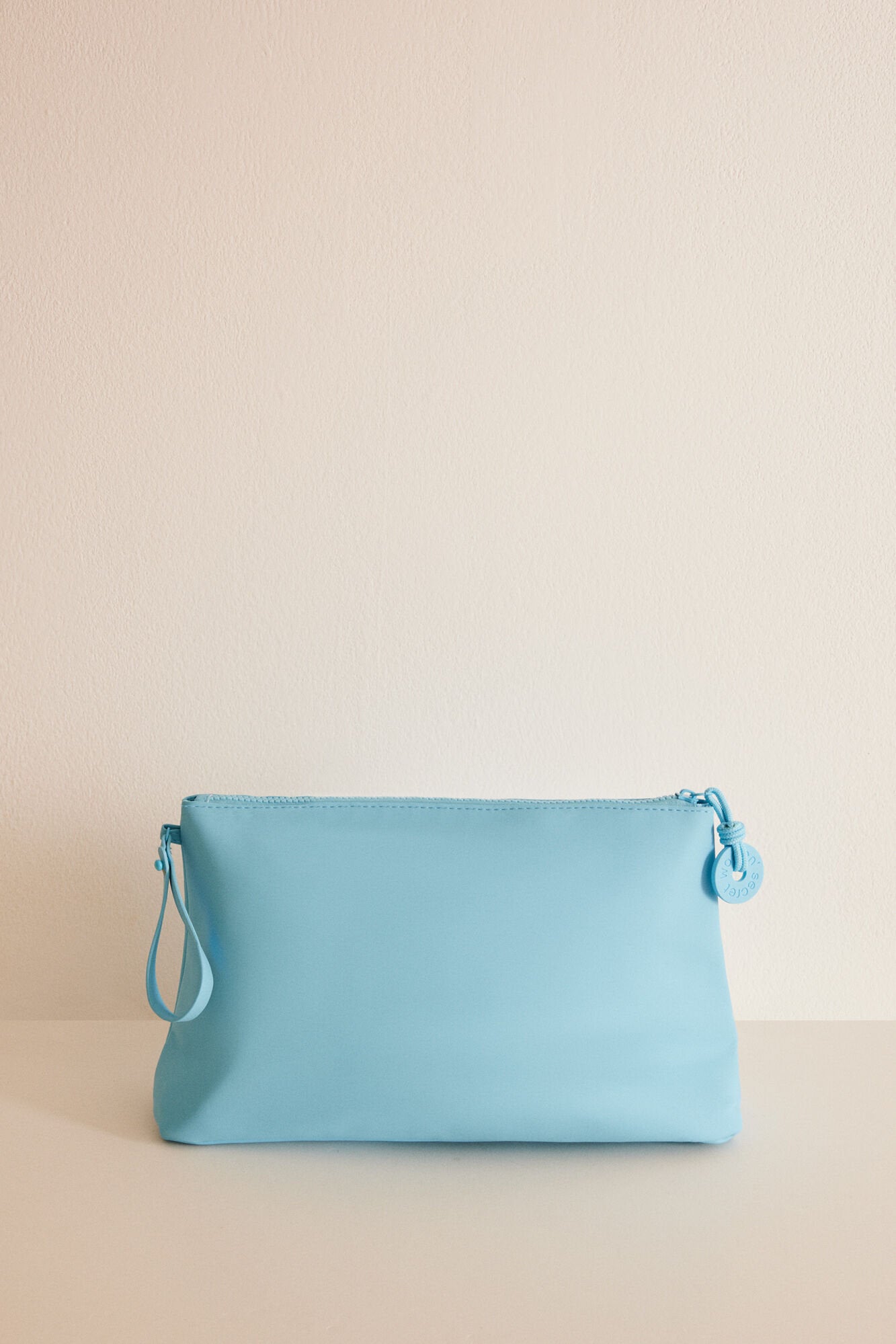 Blue Rubber Rectangular Toiletry Bag_4847901_11_03