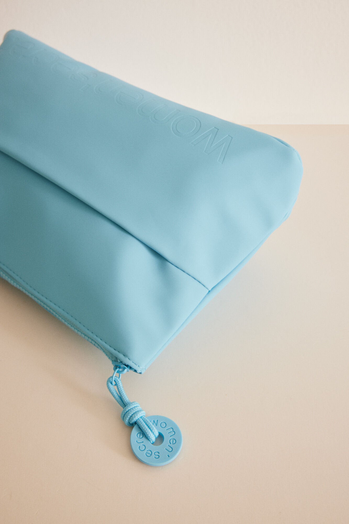 Blue Rubber Rectangular Toiletry Bag_4847901_11_04